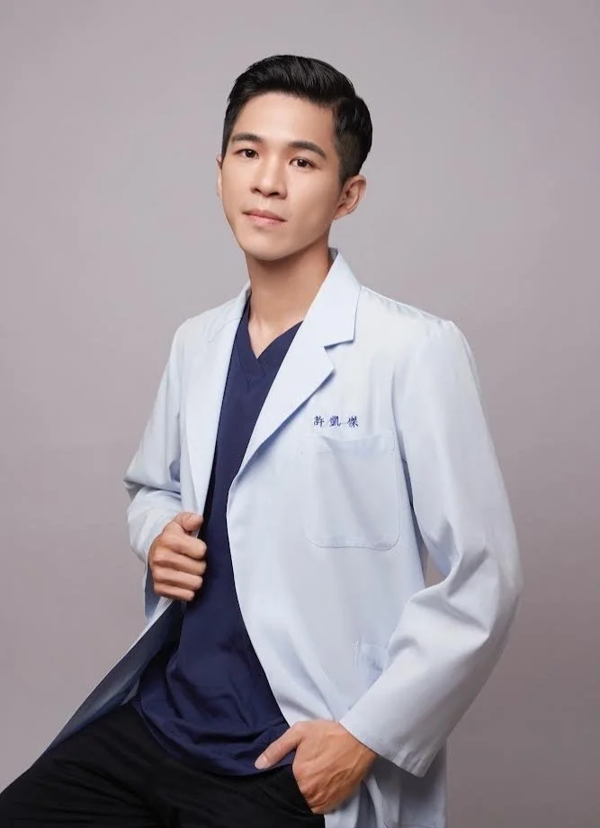 甯境牙醫許凱傑醫師形象照｜台大牙醫、一般牙科與冷光美白