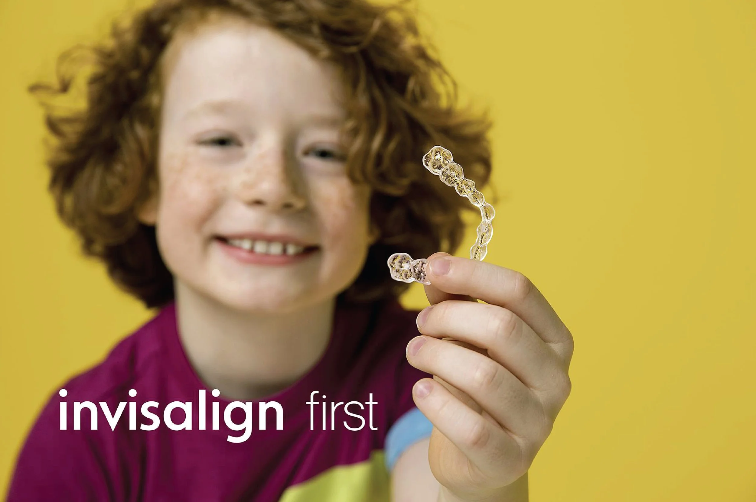 Invisalign First 兒童隱適美矯正器產品圖｜適合混合齒列期配戴的透明牙套，6 歲起可評估