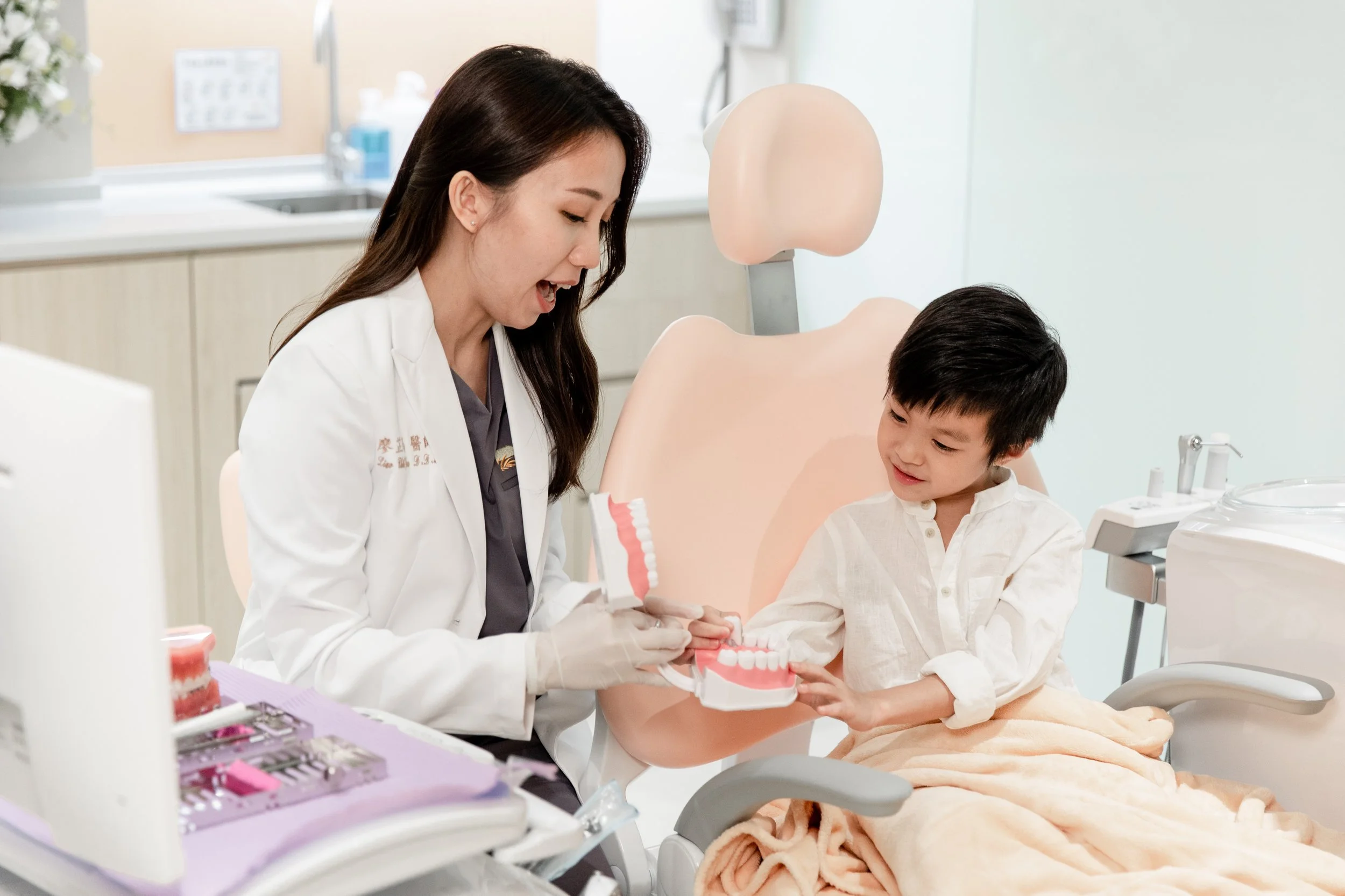 甯境牙醫兒童 MRC 功能性矯正說明照｜口腔肌肉訓練、顎骨發育改善