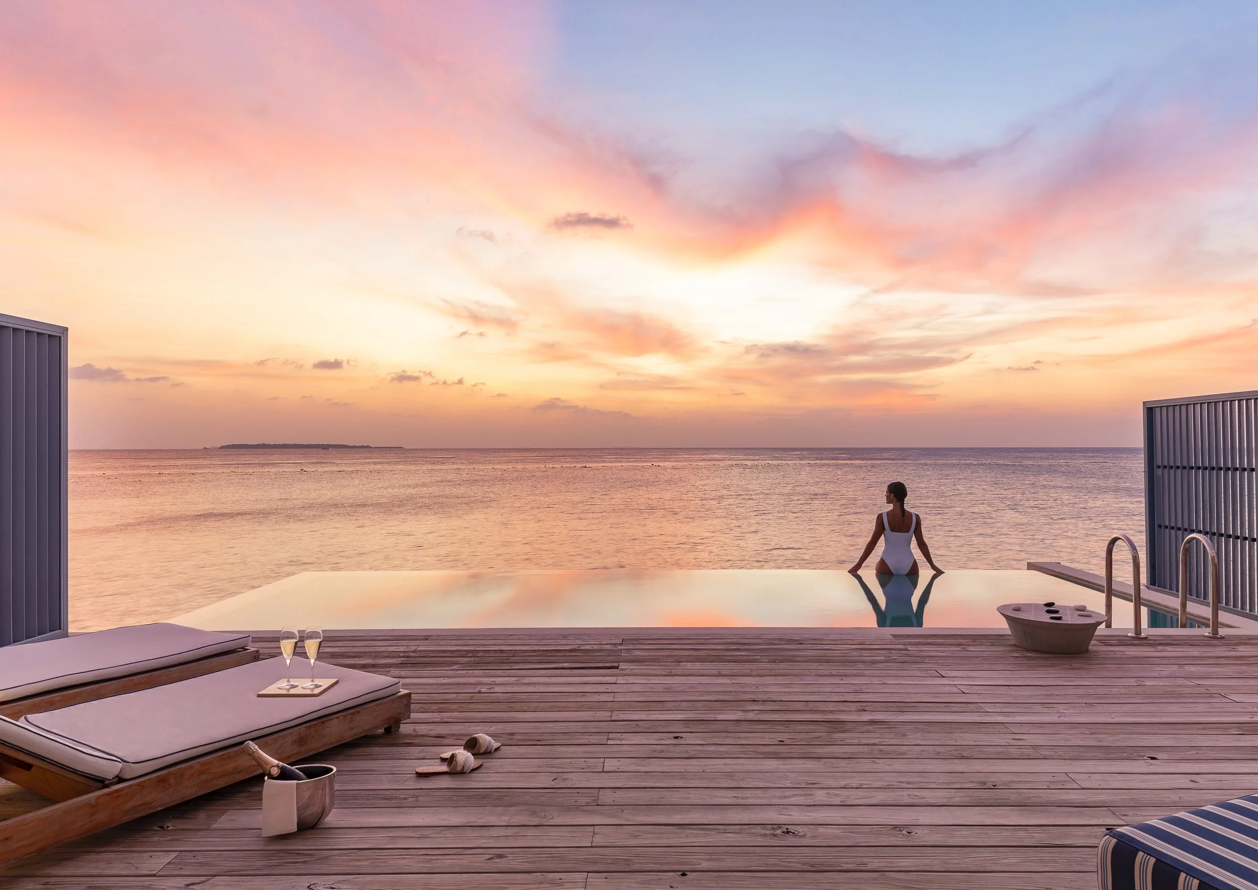 Amilla Sunset Watter Pool Villa - Lifestyle.jpg