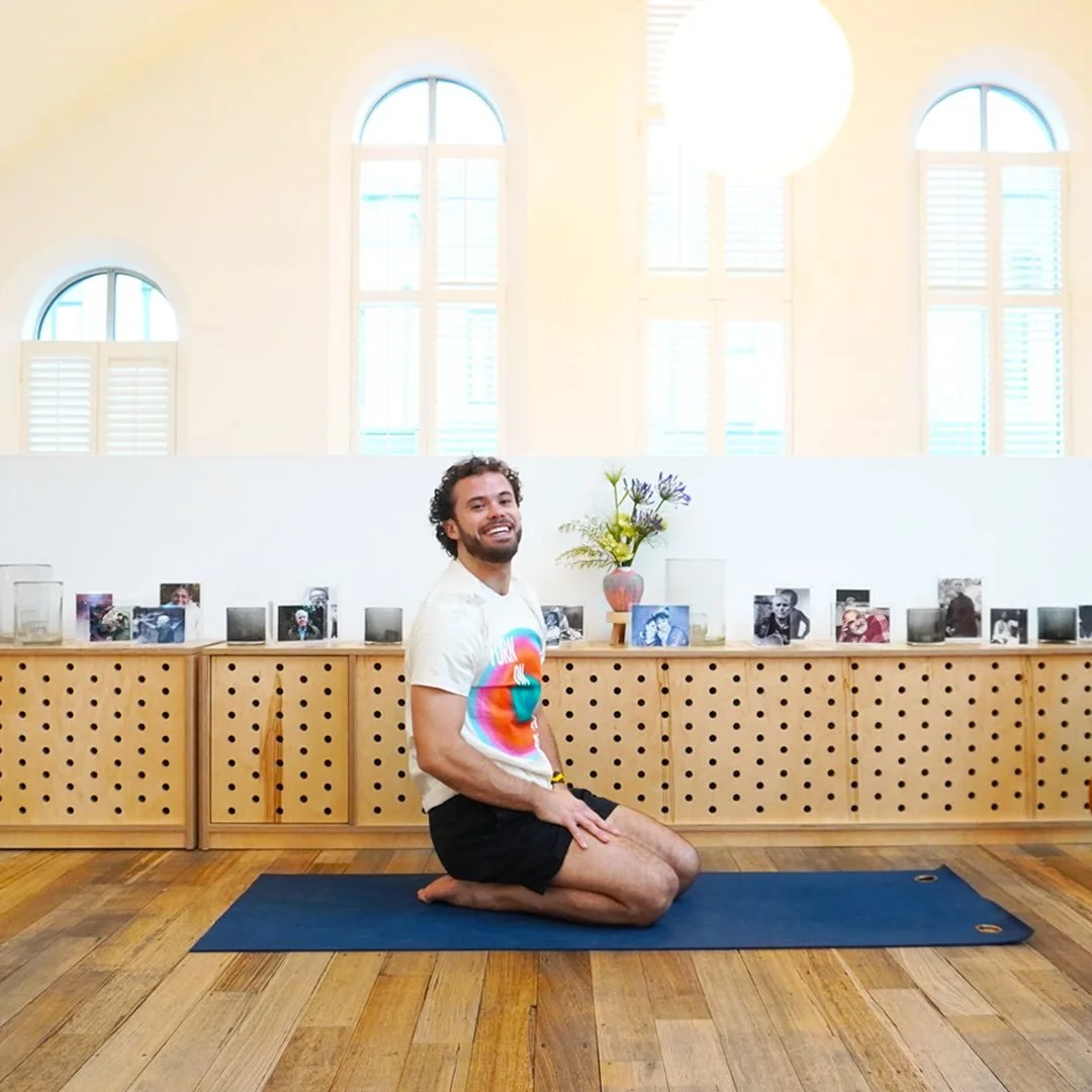 Christian&rsquo;s favorite sequence? Hold the dots and scroll...
⠀⠀⠀⠀⠀⠀⠀⠀⠀
Bakāsana
⠀⠀⠀⠀⠀⠀⠀⠀⠀
It&rsquo;s common in Vinyasa classes to add some fun transitions, where we play with arm balances throughout the sequence. This is an example, shifting the 