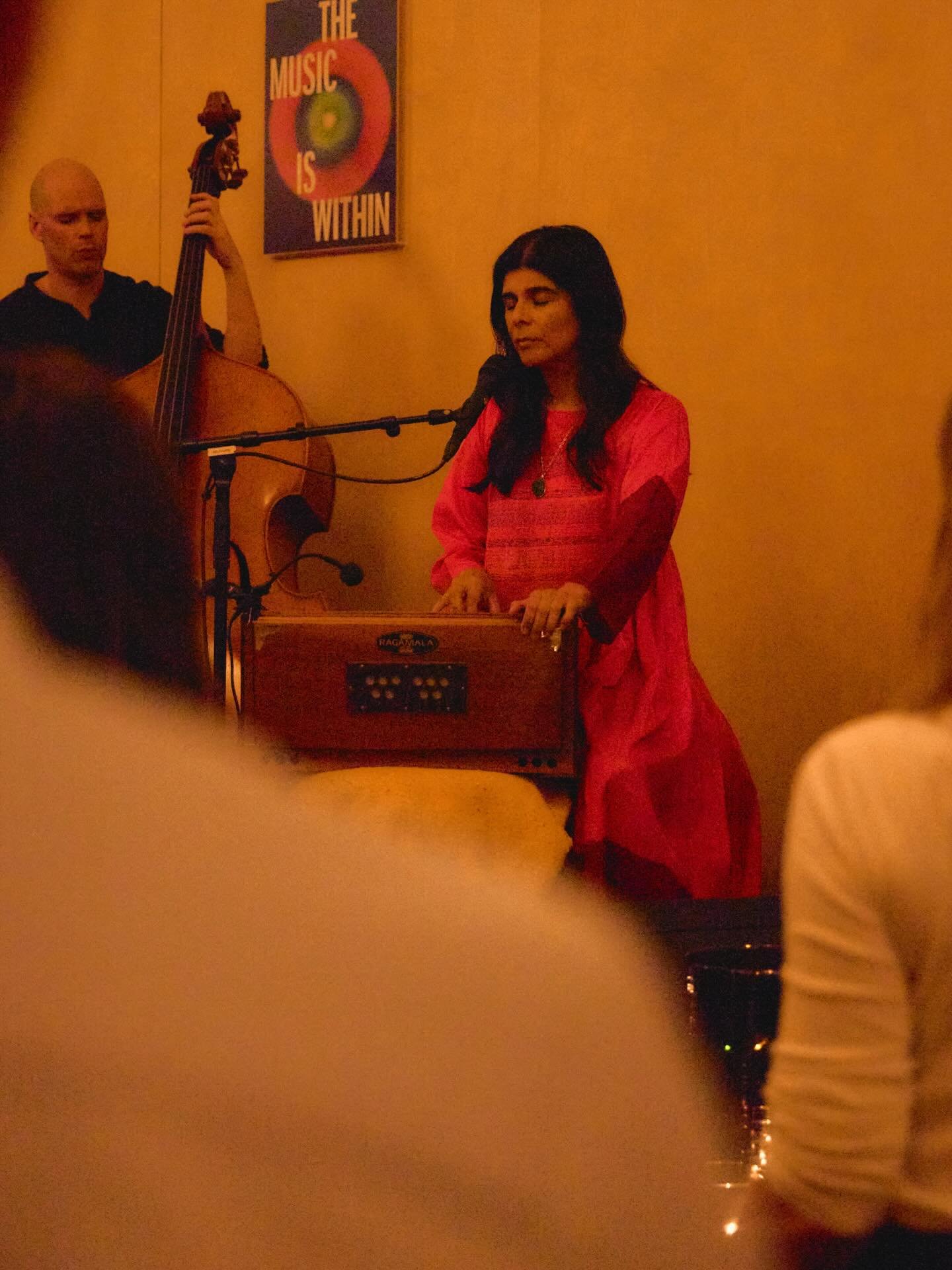 Tayata Om Bekandze Bekandze Maha Bekandze Radza Samudgate Soha (तद्यथा ॐ भैषज्ये भैषज्ये महाभैषज्ये भैषज्यराजाय समुद्गते स्वाहा) &mdash; Bhaisajyaguru or the Medicine Buddha mantra is a powerful Tibetan Buddhist chant for healing physical illnesses a