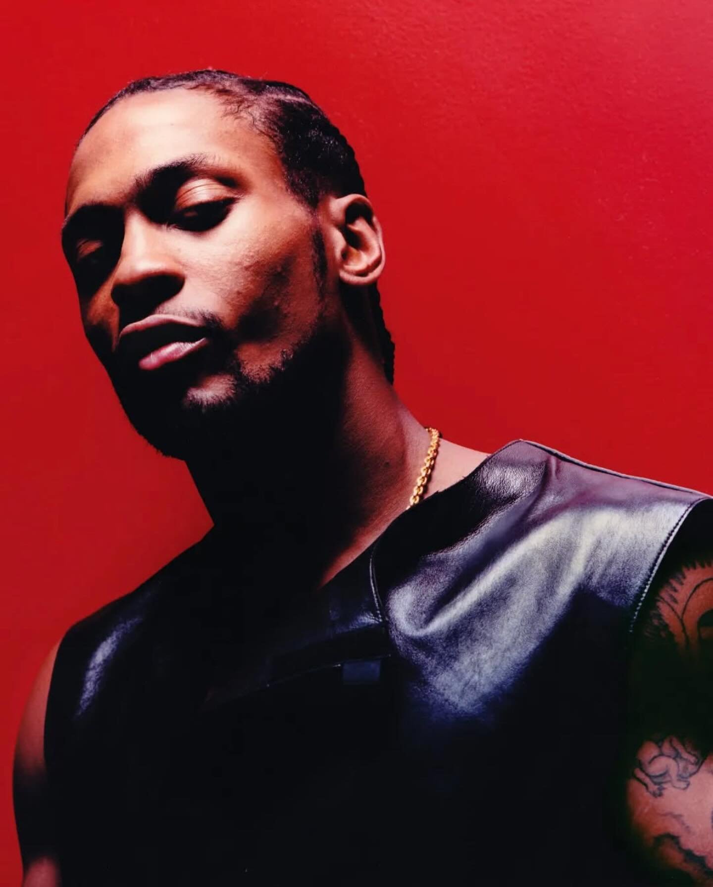 &ldquo;I grew up teaching parts to choirs, and I love a whole group of voices singing as one. &ldquo;
&mdash; D&rsquo;Angelo

 📸 Beth Herzhaft