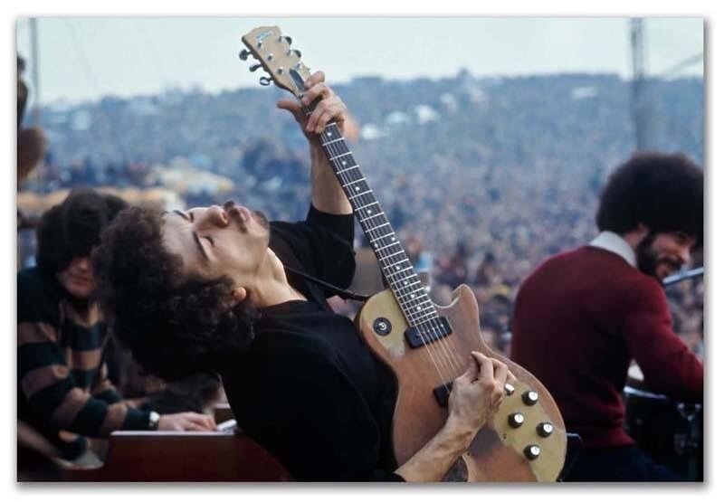 &ldquo;The Universal Tone means a frequency of A Love Supreme.&rdquo;
&mdash; Carlos Santana, interview with Ultimate Classic Rock
⠀⠀⠀⠀⠀⠀⠀⠀⠀
📷 Carlos Santana c. 1969 source unknown