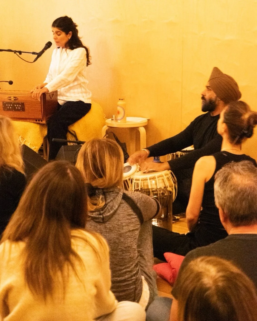 Thank you all for coming to chant on Friday night with Manizeh, joined by Ben Hazleton on Double Bass, Amrit Singh on Tabla and Preetha Narayana on violin.

We sang, let go of our self-consciousness, and let the practice do what it does best: quiet t