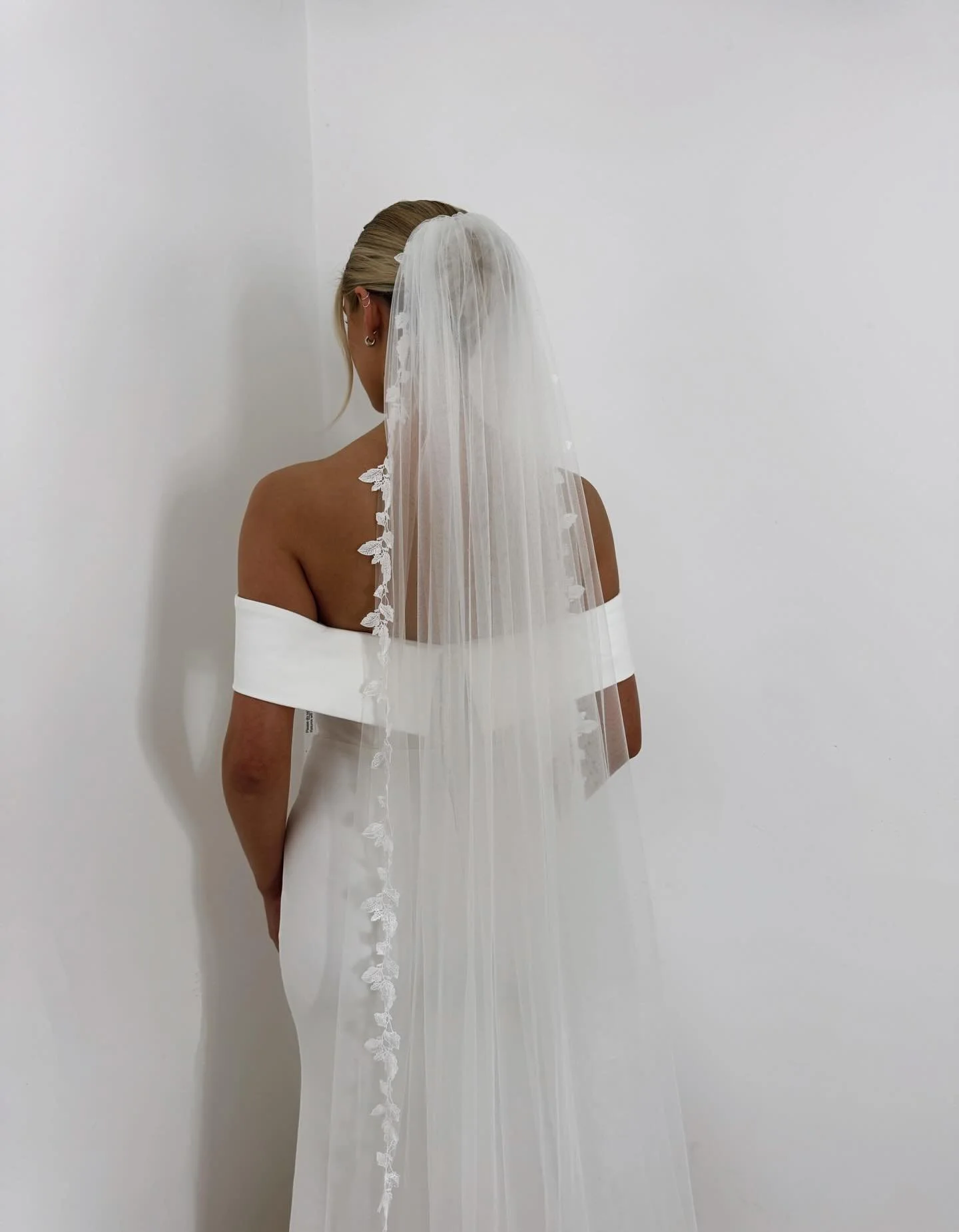 Some of my fave veils from the sample sale shoot 🤍📷 

All of these veils can be made to order 🪡🧵

#veils #veil #weddingveil #bridalveil #wedding #bridalfashion #laceveil #pearlveil #floralveil #bridalideas #weddingideas #bridalaccessory #veildesi