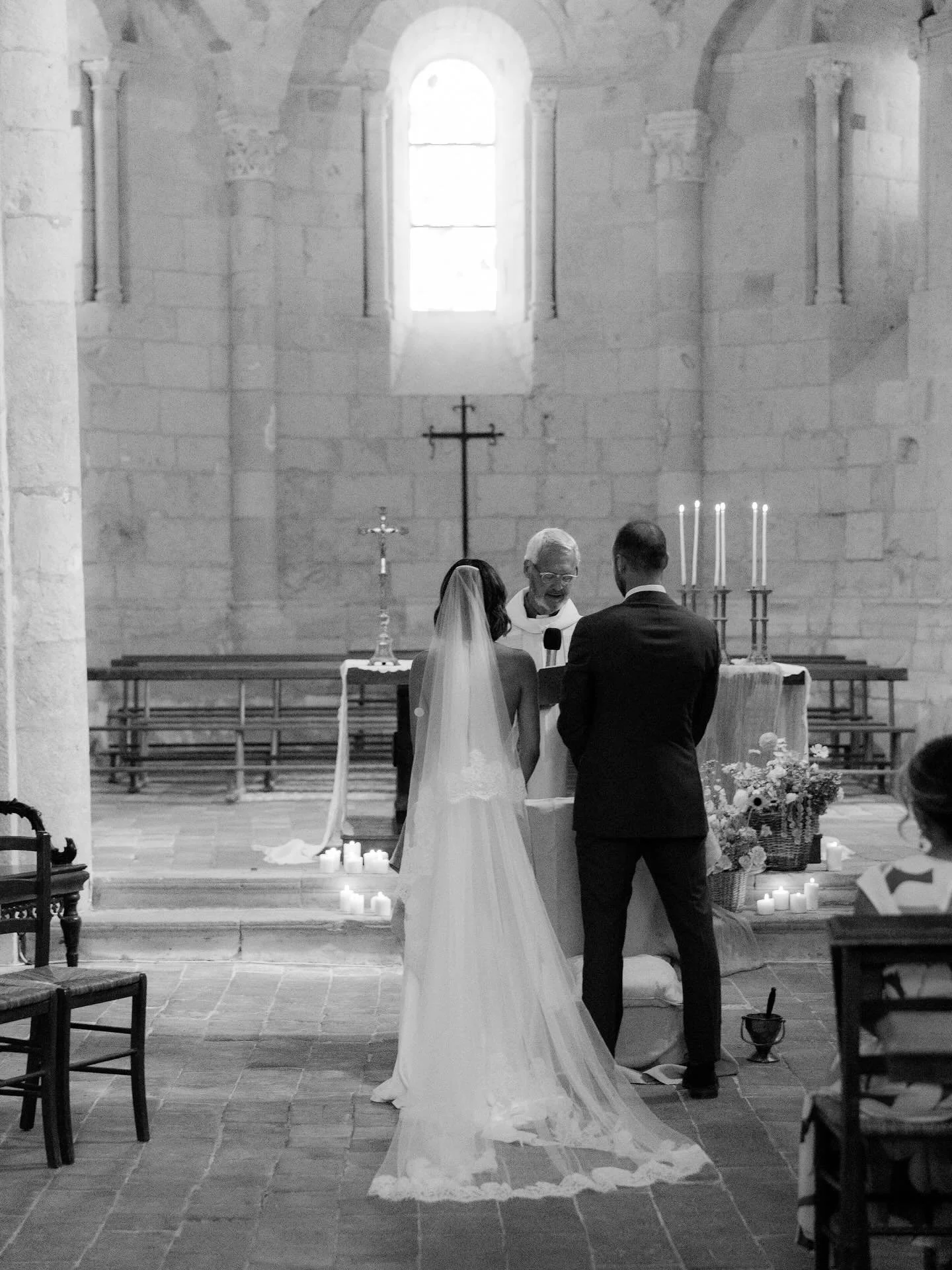 Gorgeous pictures of @geeorgiescott wearing her custom lace Madeleine Daisy veil on her special day ✨

Such a beautiful bride and a beautiful wedding! 

📷 @ingridtjernstrom @moniquemaarschalkphoto 

#veil #customveil #laceveil #weddingveil #bridalve