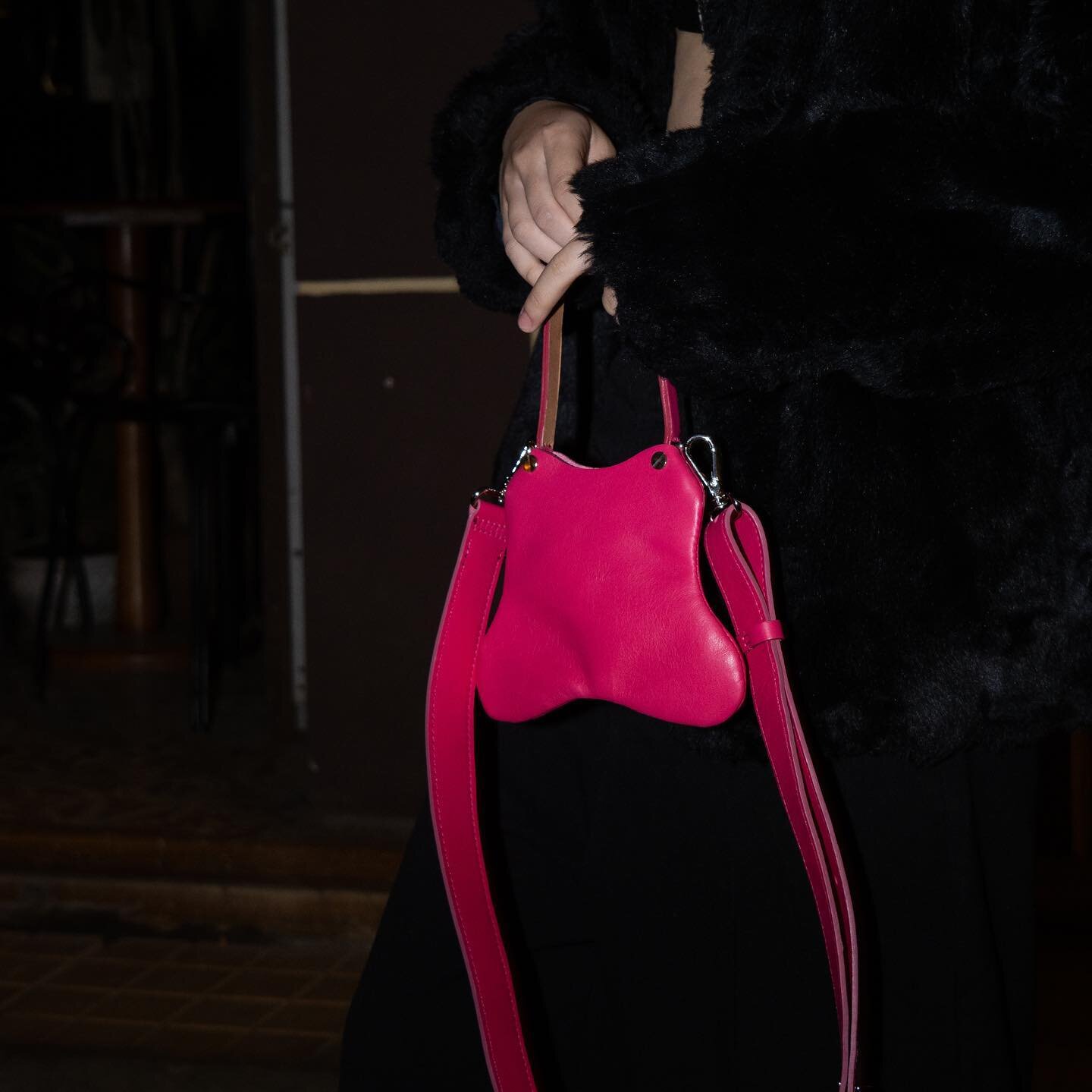OUR MAGENTA PINK MICRO WIWO BAG FEATURING LEATHER BRAS AND CHOKER FROM 1ST CAPSULE COLLECTION

#wayinwayout
WWW.WAYINWAYOUT.CLUB