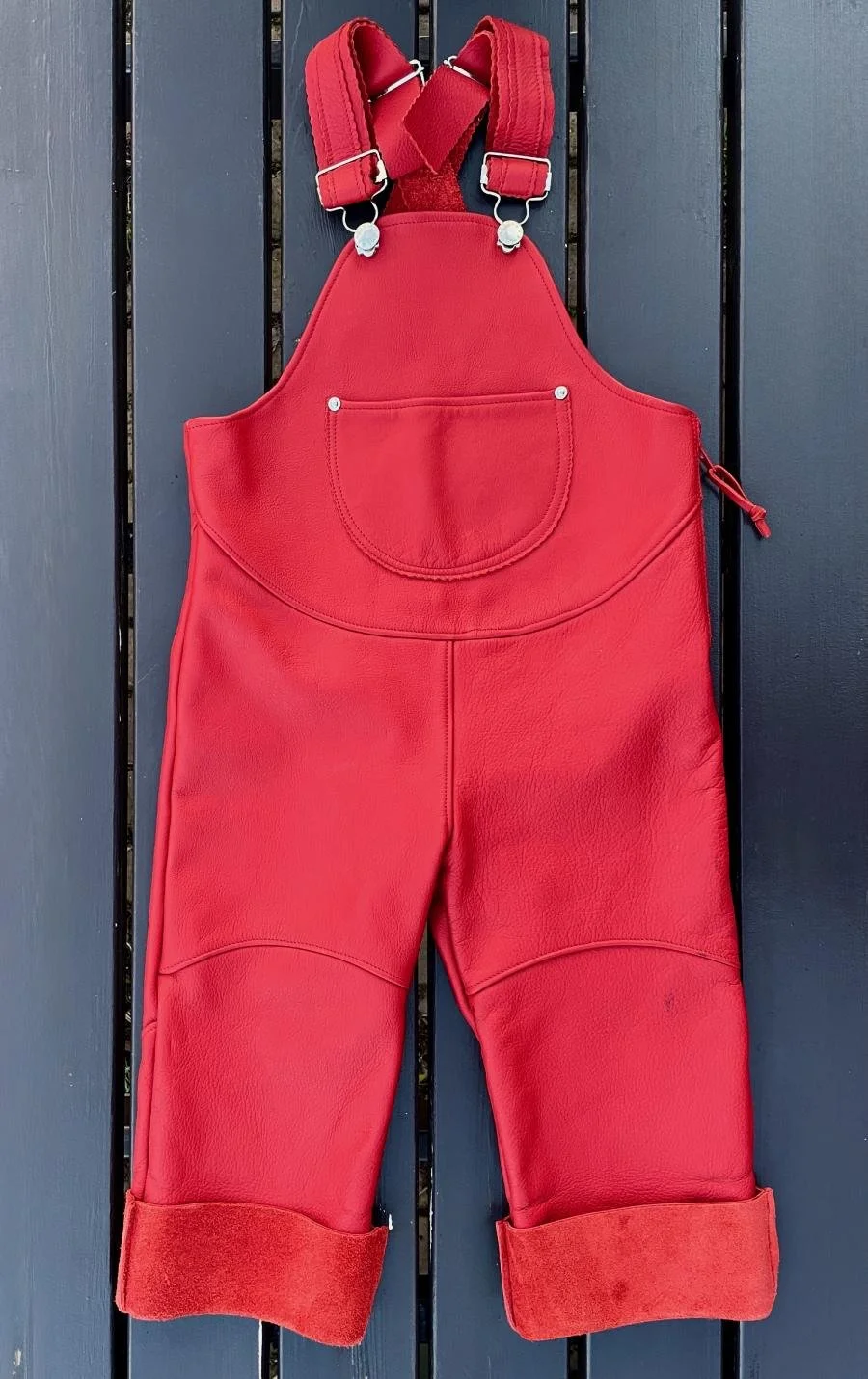 Kinder-Outdoorhose aus Leder - Rot (Fotoshooting-Sample – neuwertig)