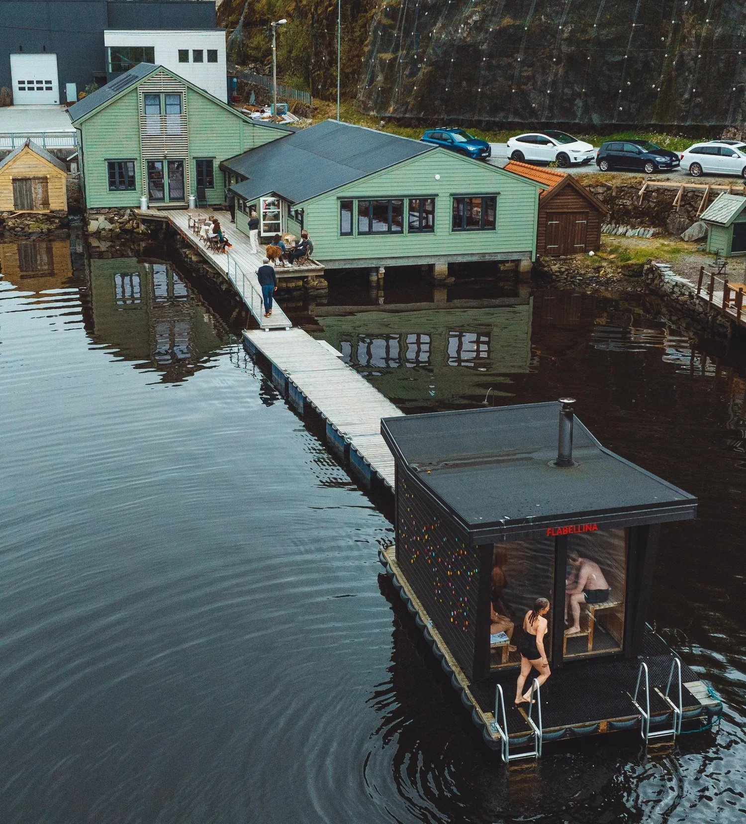 Flabellina’s floating sauna and narrow walkway surrounded by the water of Mjøsvågen.