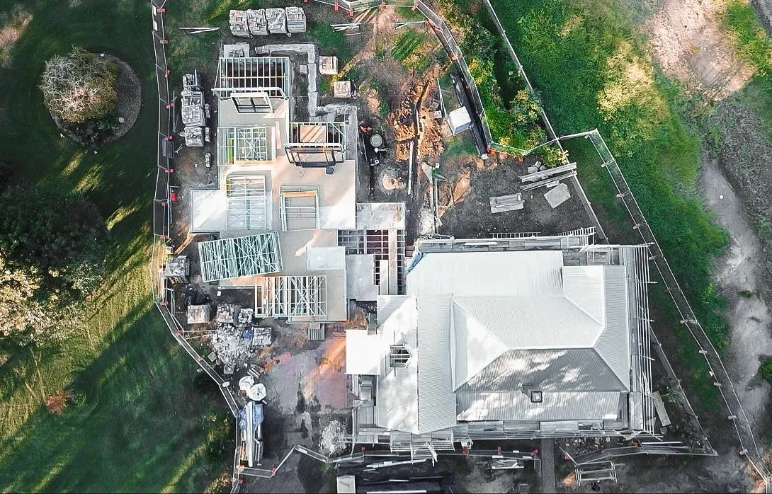 Pulman Cottage and extension site stage 💫 
📸 @sevenmile_metalroofing 
#beautyinconstruction #galroof #framesonsite #groundup #bestclients #bestarchitect #bestteam #kiamabuilder #purposebuild