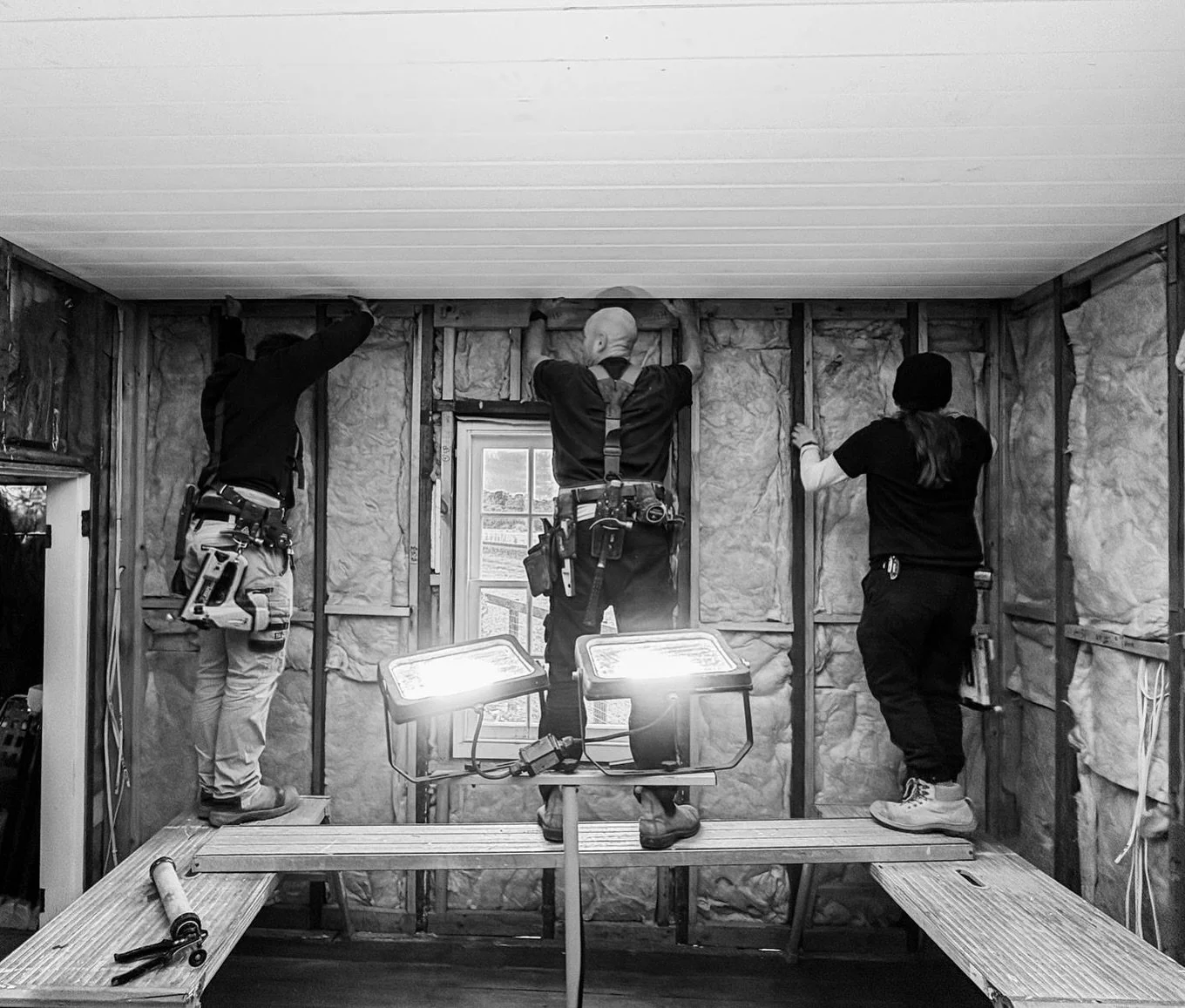 We have been progressing through this difficult weather at our Berry project by working from the inside out 💫 beautiful regency lining boards (matching the original) have been going up at the hands of Ben our awesome lead chippy, Zac our 4th year ap