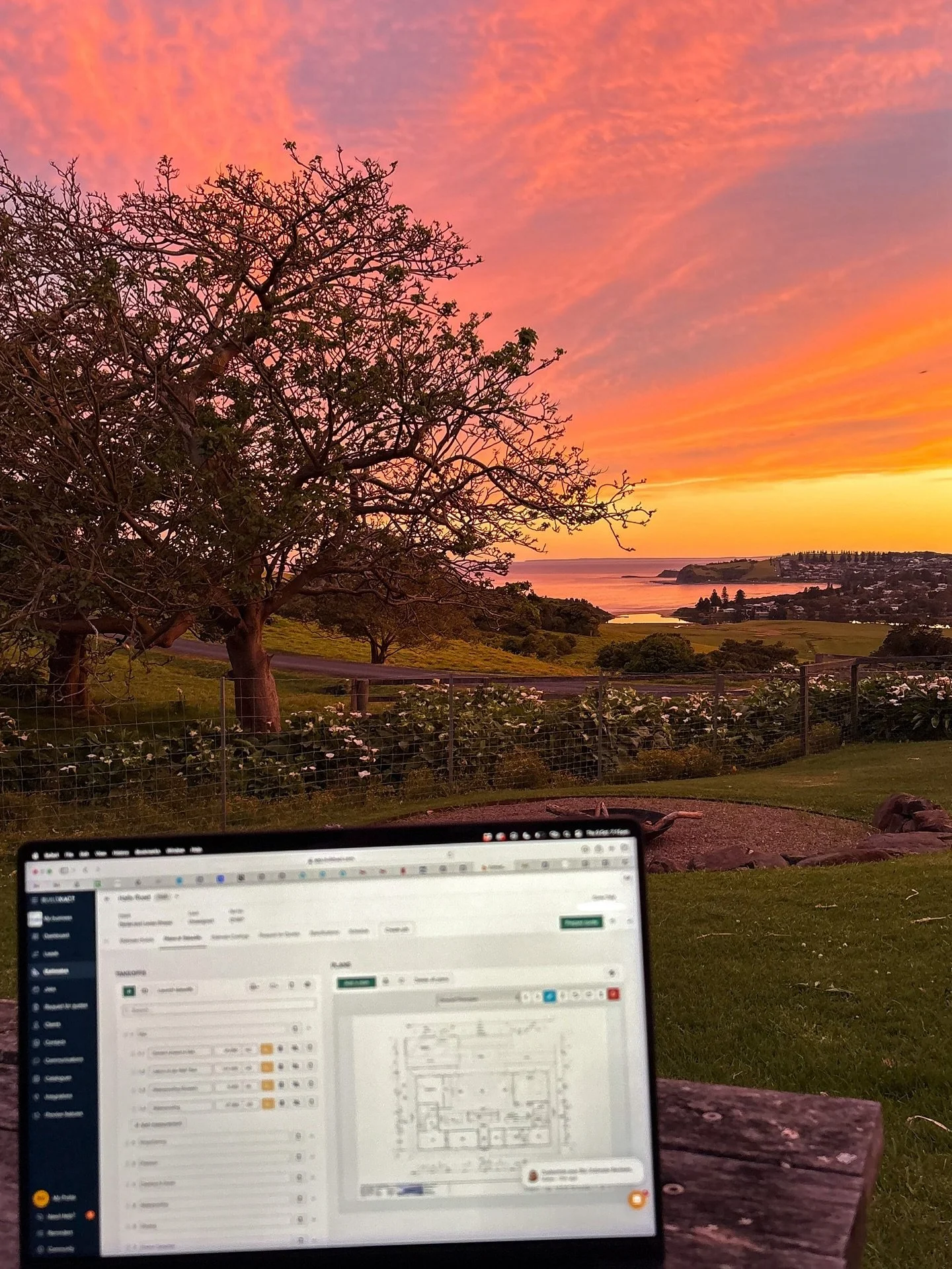 Overtime in the outdoor office isn’t too bad when you have @buildxact to assist 💫 
#takeoffs #purposebuild #kiamabuilder #kiamadesigner #estimatingmadeeasy #nodistractions #justactions #sunsetsofinstagram #buildxact #constructionplanning #nex