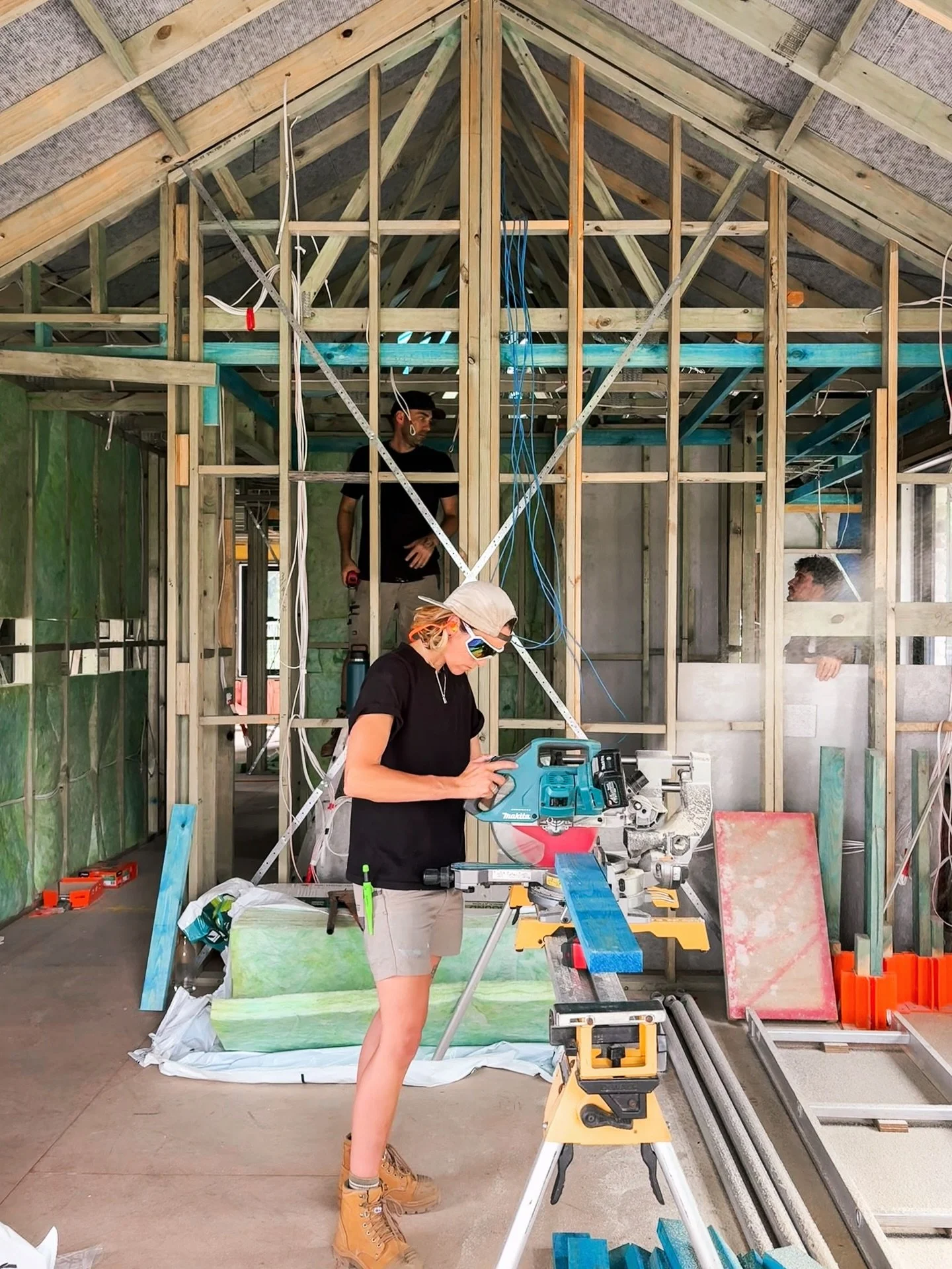 Getting the frames ready for plaster week coming up at our Berry project! Sav busy on the cuts with Zac dropping the WIW ceiling 🪄
#finishesstartnow #blinkandyoullmissit #thefunbegins #kiamabuilder #progress #bestclients #bestteam #acousticinsulati