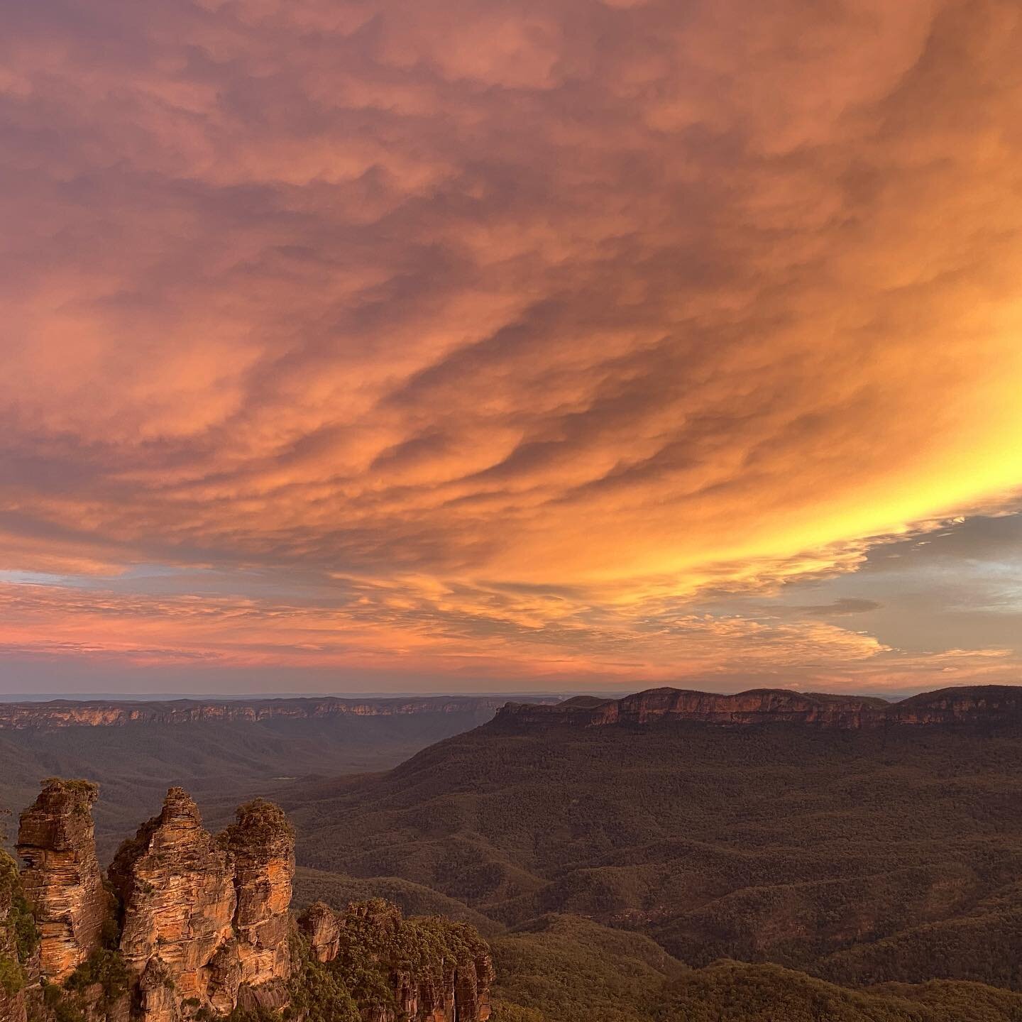 Catch a sunset like this without changing out of your slippers 🤩 #threesisterslodge