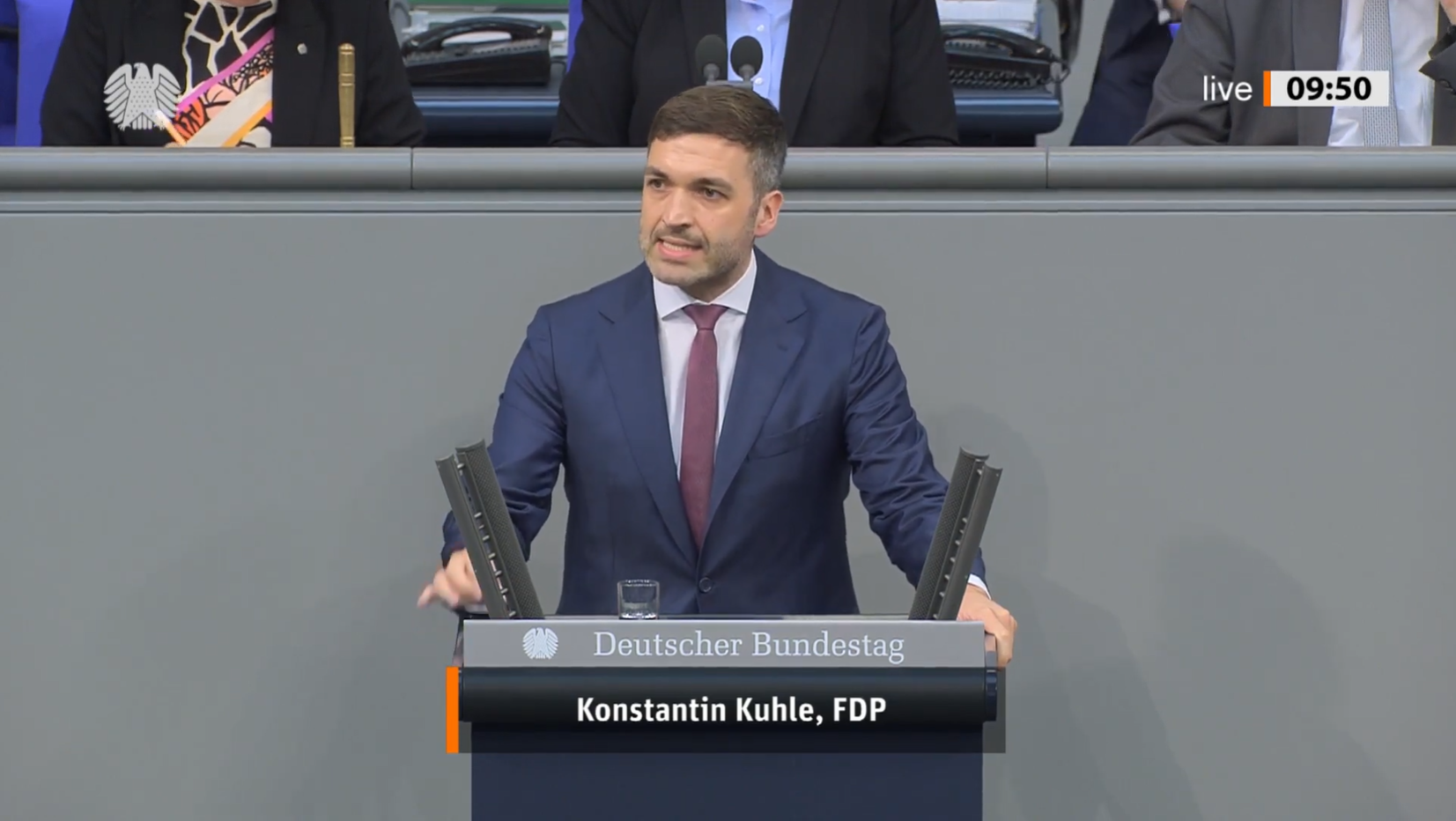 Bundestag beschließt Einwanderungsgesetz mit Punktesystem