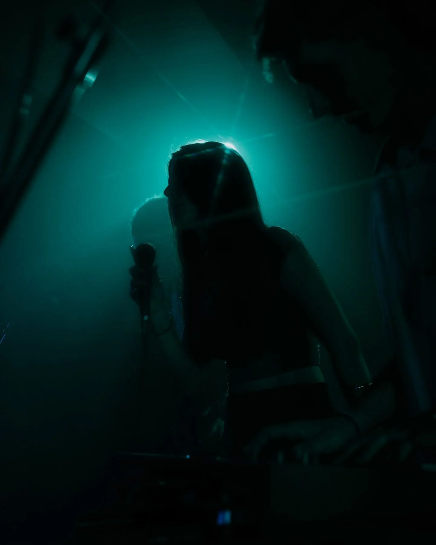 I&rsquo;m always trying to get a shot like this. Finally got it!✨

&bull;

🎸 @_hazel.band 
  @amberadalj 
📍 @indianoceanhotel 
📸 @sonyaustralia @sonyalpha.anz 
  Shot on the Sony a7Riii

&bull;

#perthsmallbusiness #perthphotographer #perthphotogr