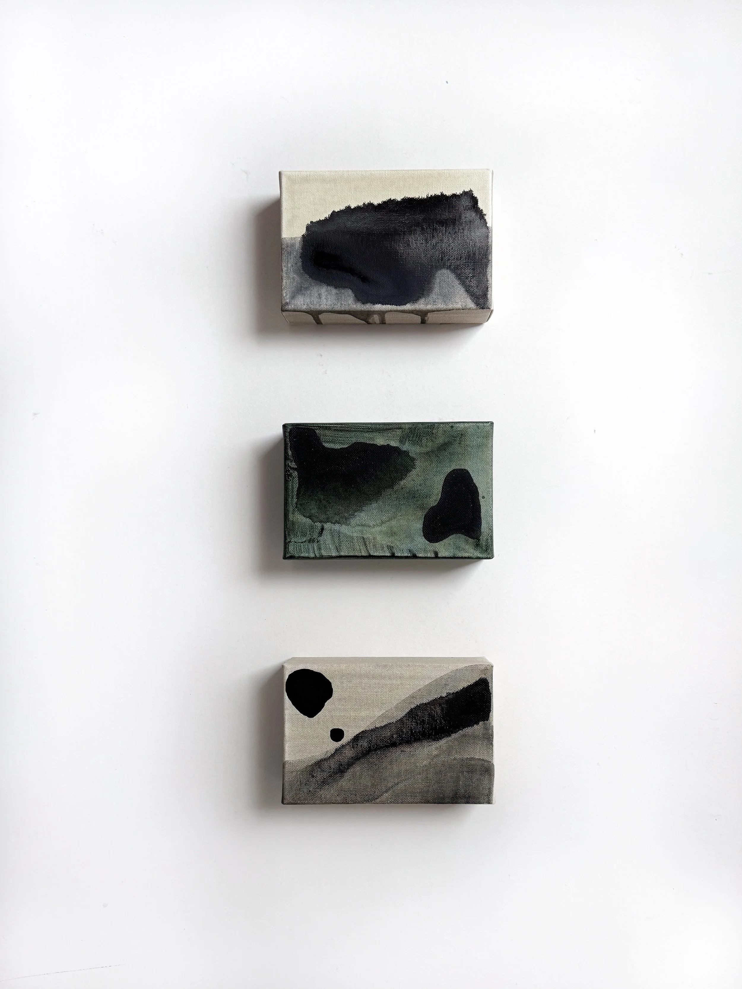 GROUNDING
15 x 6"
Laura Naples Studio