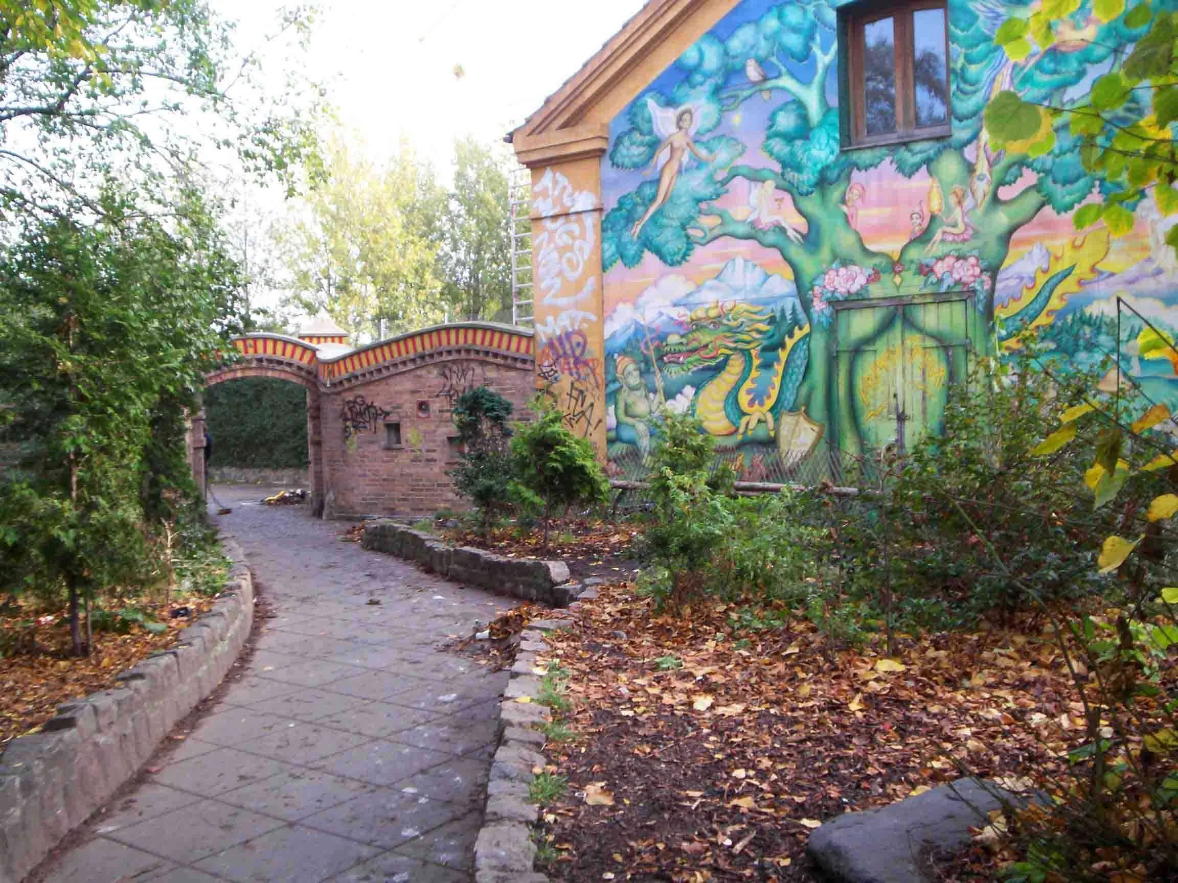 01 christiania main entrance.jpg