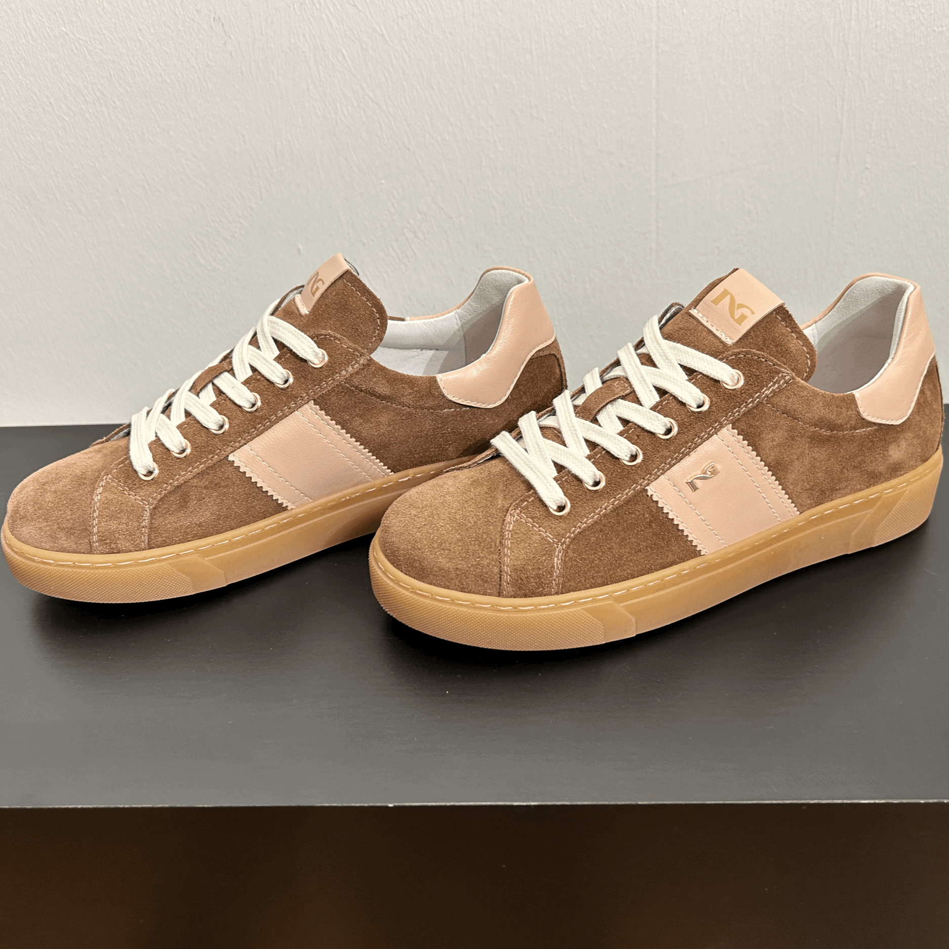 Nero Giardini - Velour Sneaker in Braun / Rosa