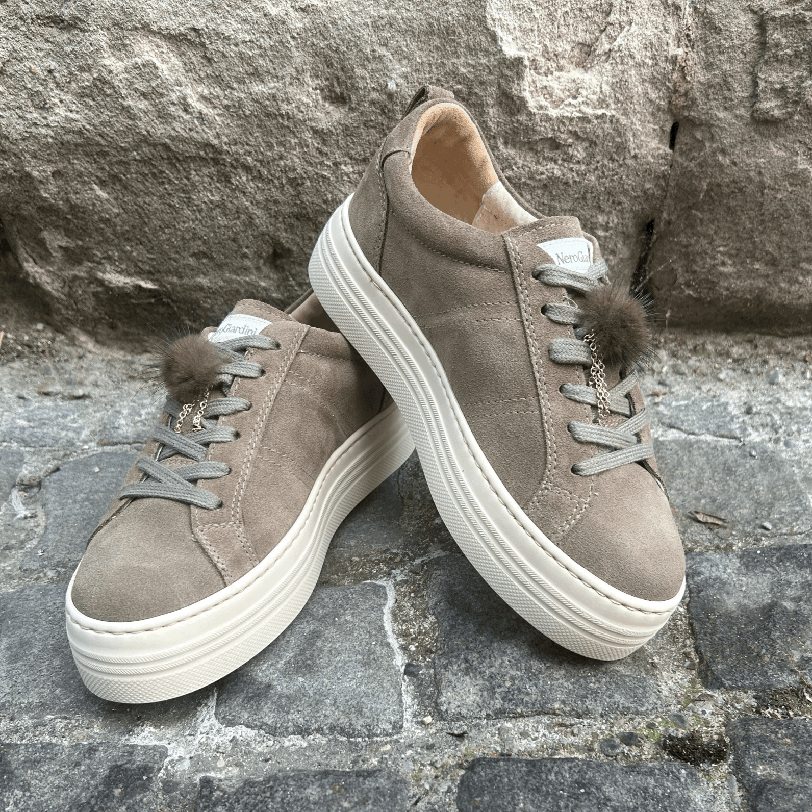 Nero Giardini - Damensneakers aus Veloursleder