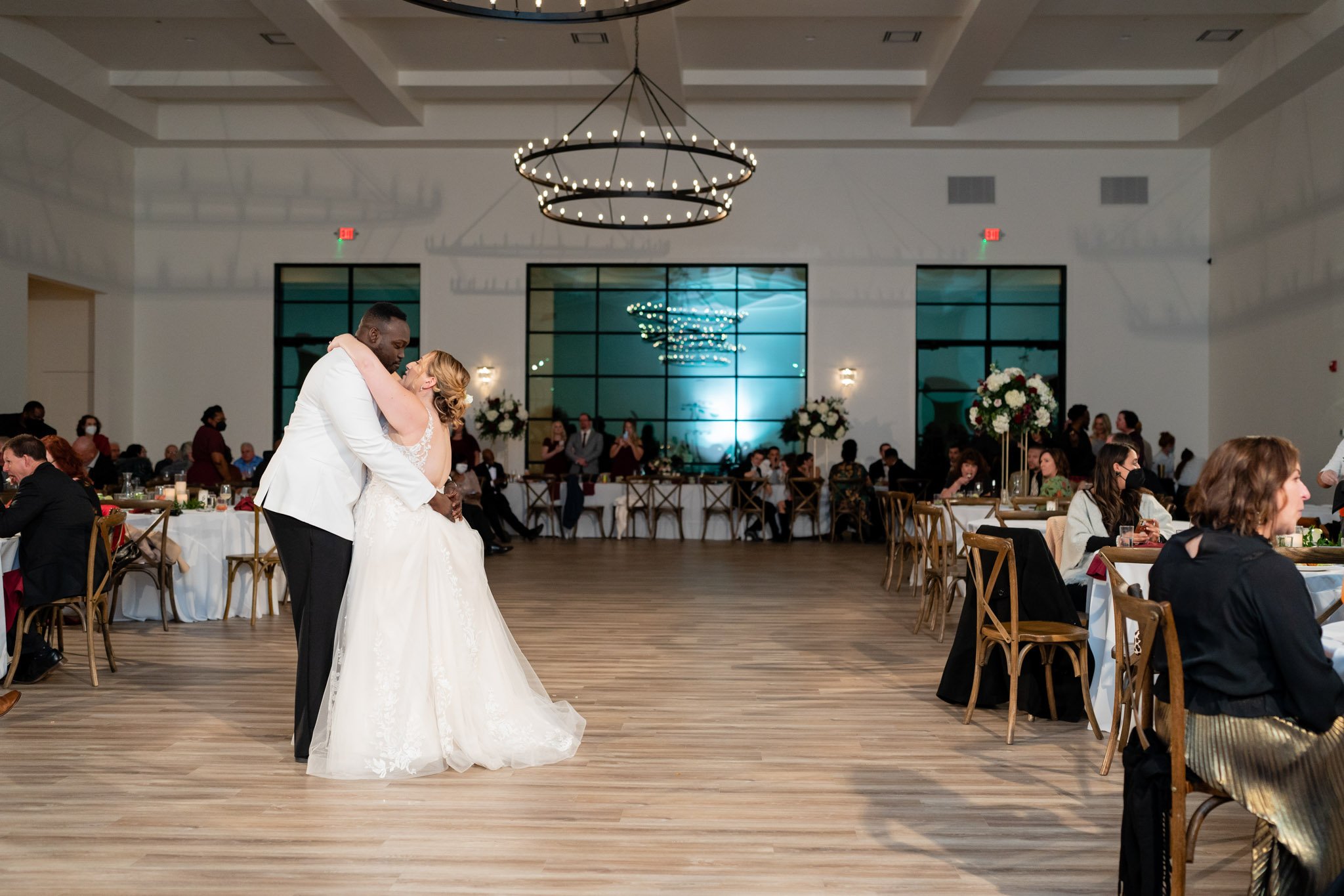 Newlyweds embrace on the dance floor while all the guests watch at The Arlo Austin The Amber Studio