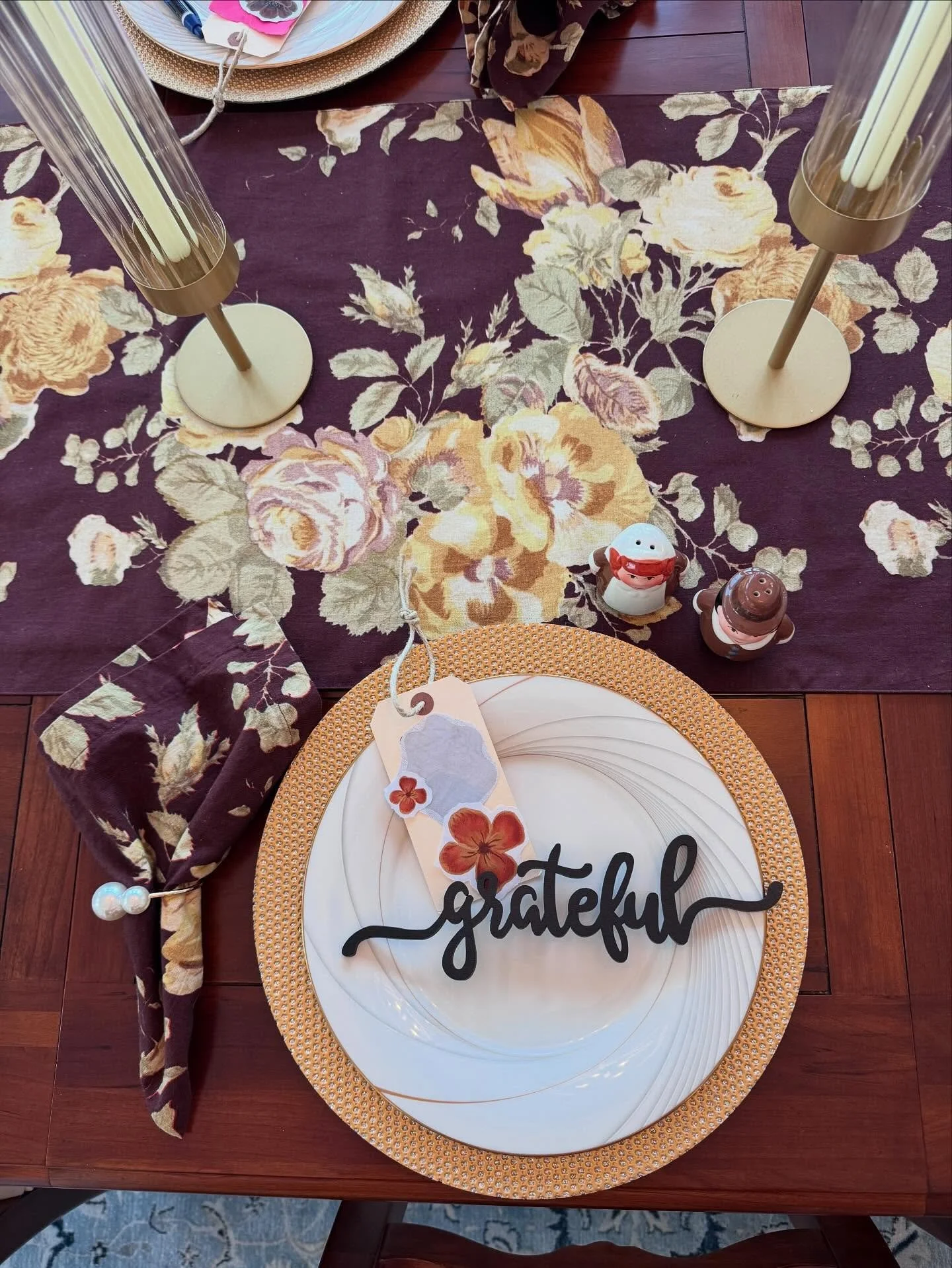 Happy Thanksgiving to everyone here! 🍁🦃🍂

@visualfaithministry making additions to the garland!