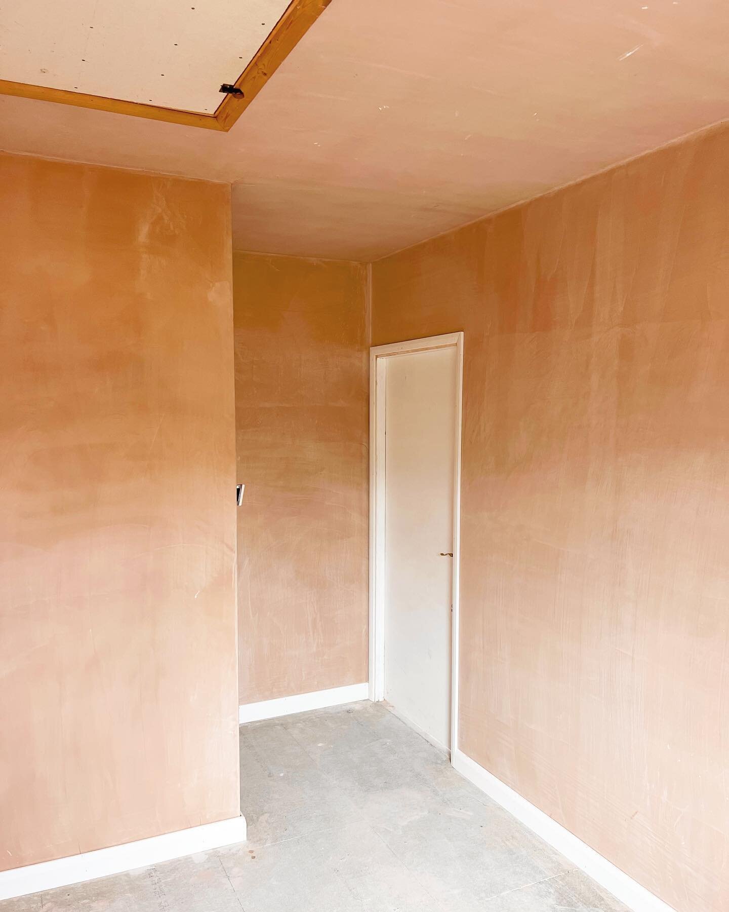 GARAGE CONVERSION

This week we have been busy converting this large single garage into a quiet space for the client to work in.

We constructed a new timber stud wall, floating floor, replaced the old back door to a window, re boarded all walls, pla