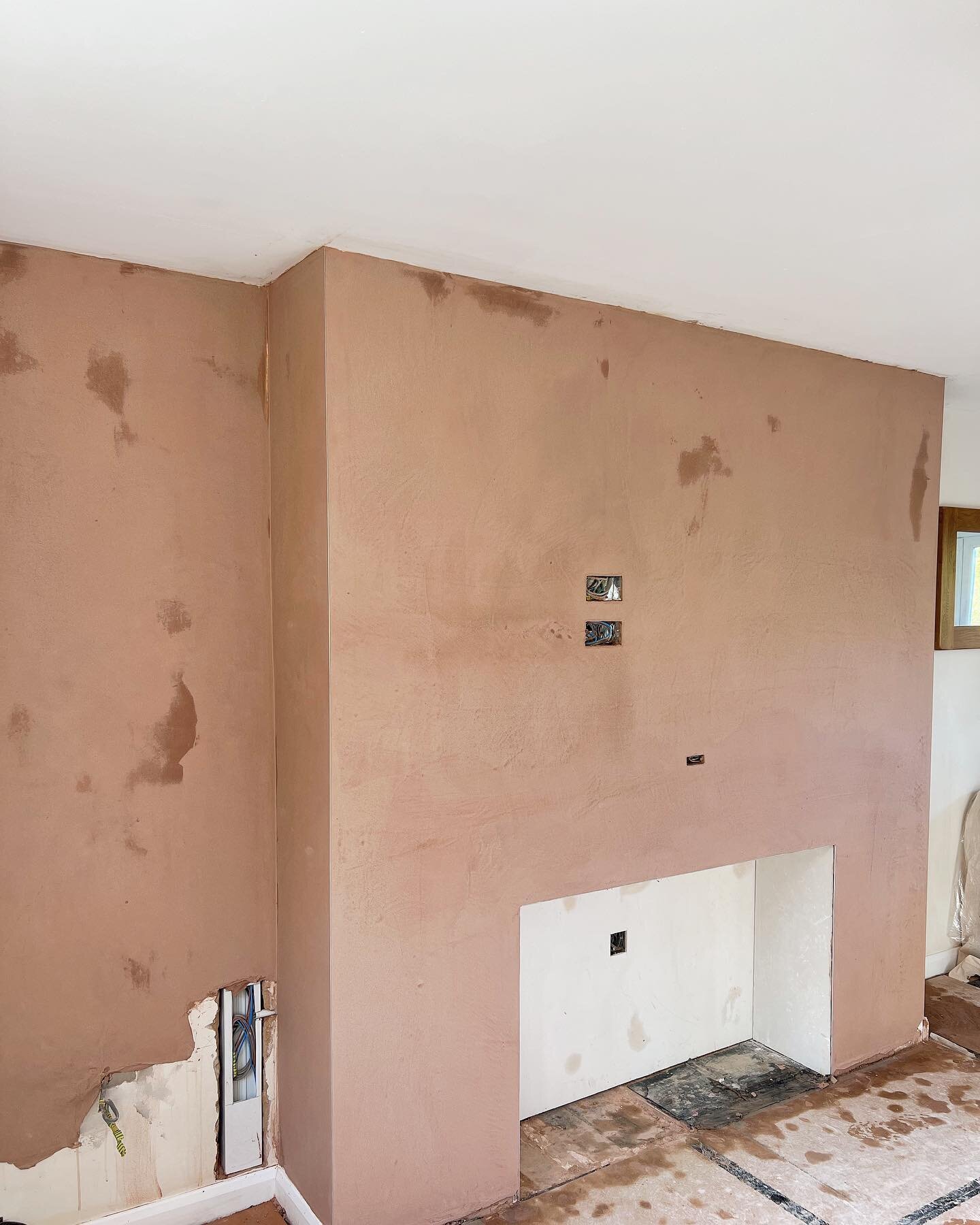 One of many jobs completed this week in which has proved a very busy week tgif. #beforeandafter #renovation #skimming #plastering #builder #fireplace #tgif