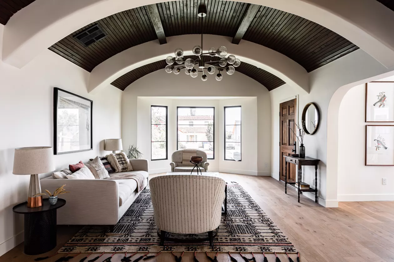 11 Paint Colors Perfect for Large Rooms With High Ceilings