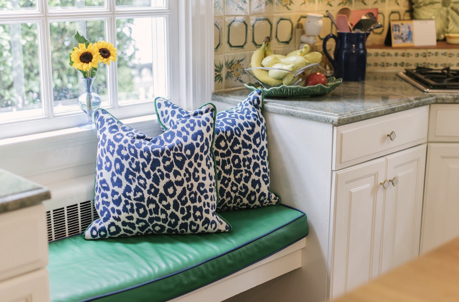 The 5 Best Kitchen Backsplash Colors of 2024