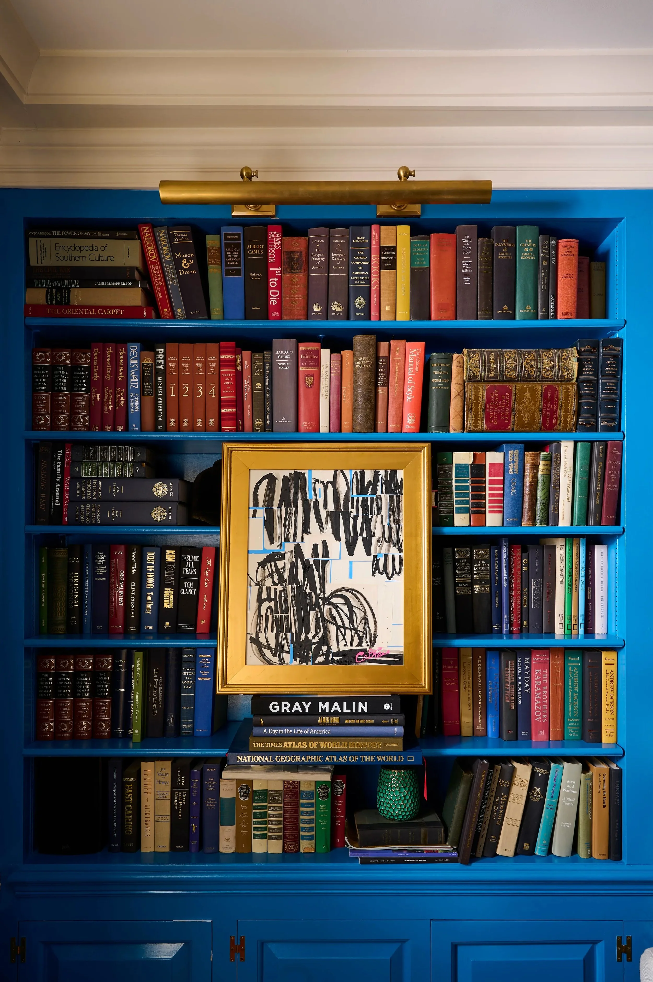 38 Built-In Bookshelves to Help You Enter Your Reading Era