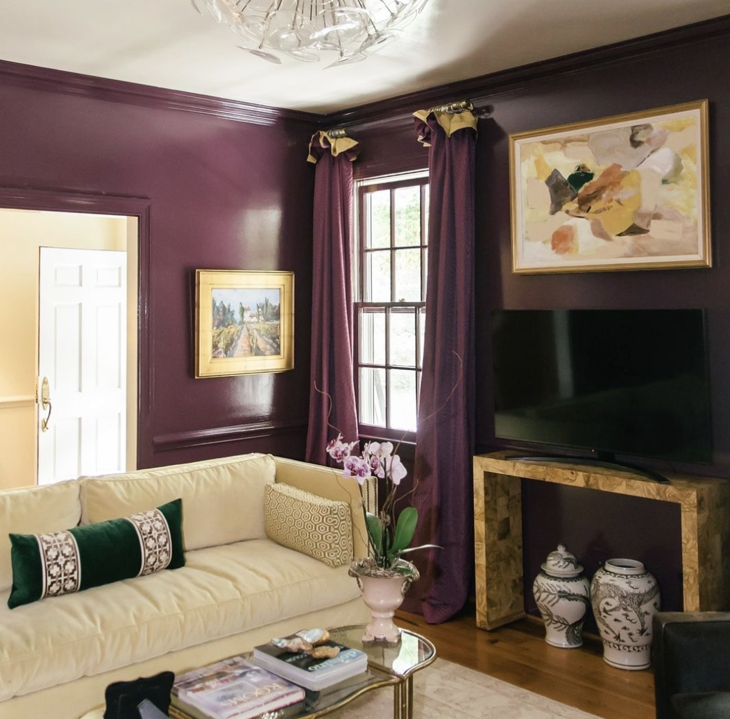 7 Paint Colors Designers Always Use in Small Living Rooms