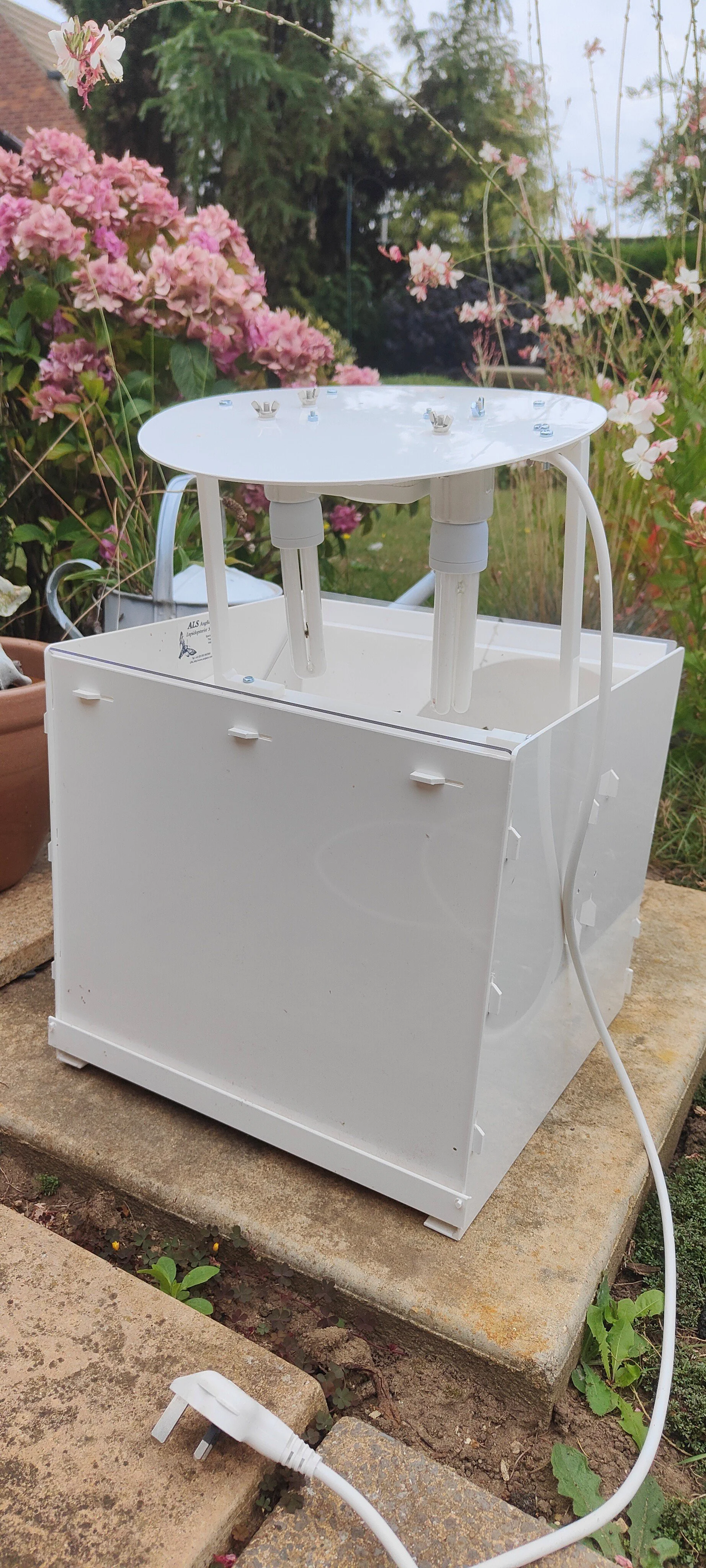 UV12 The Lepidopterist - Compact Double 20w Skinner Moth Trap