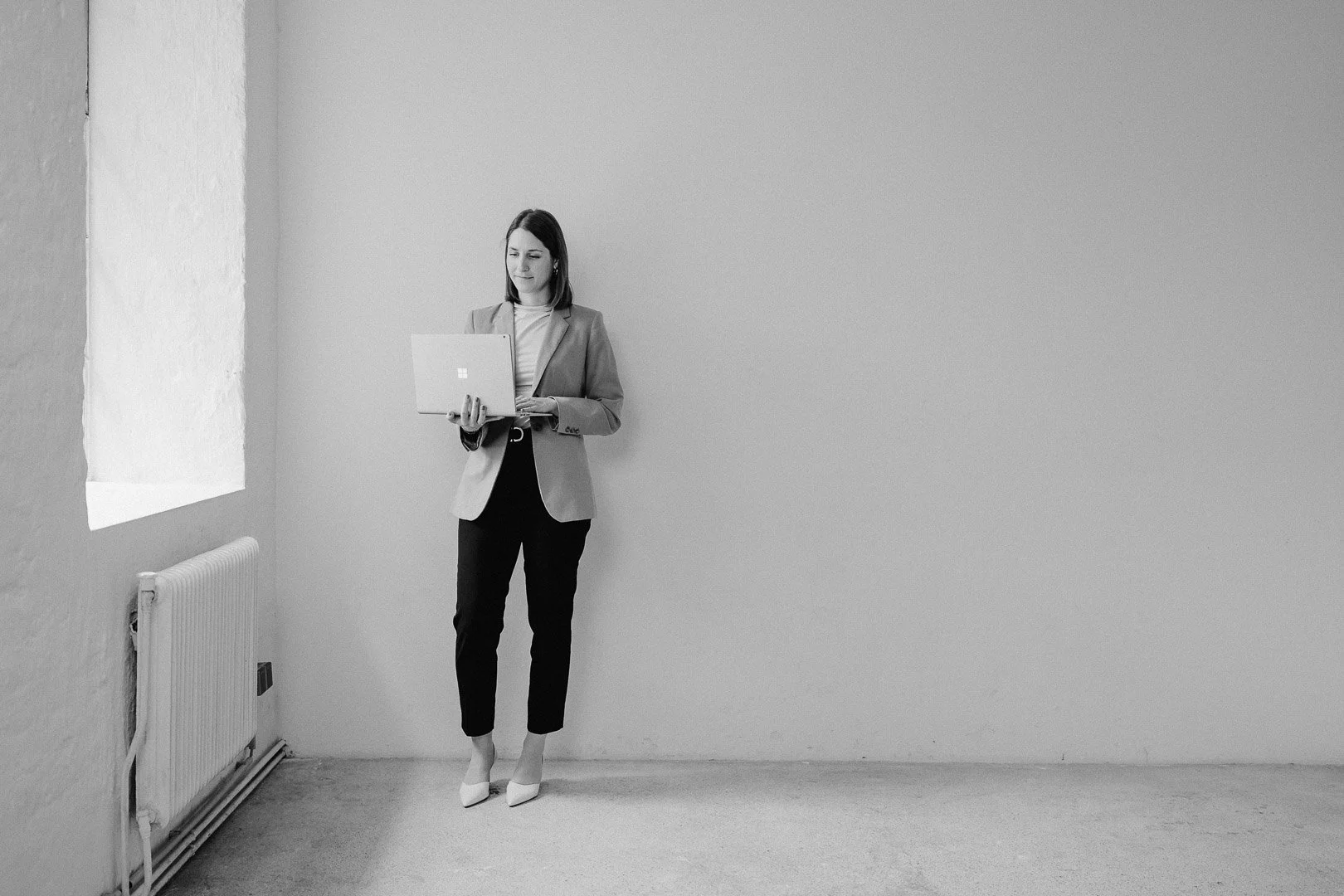 business-portrait-wien-frau-modern-studio-6.jpg