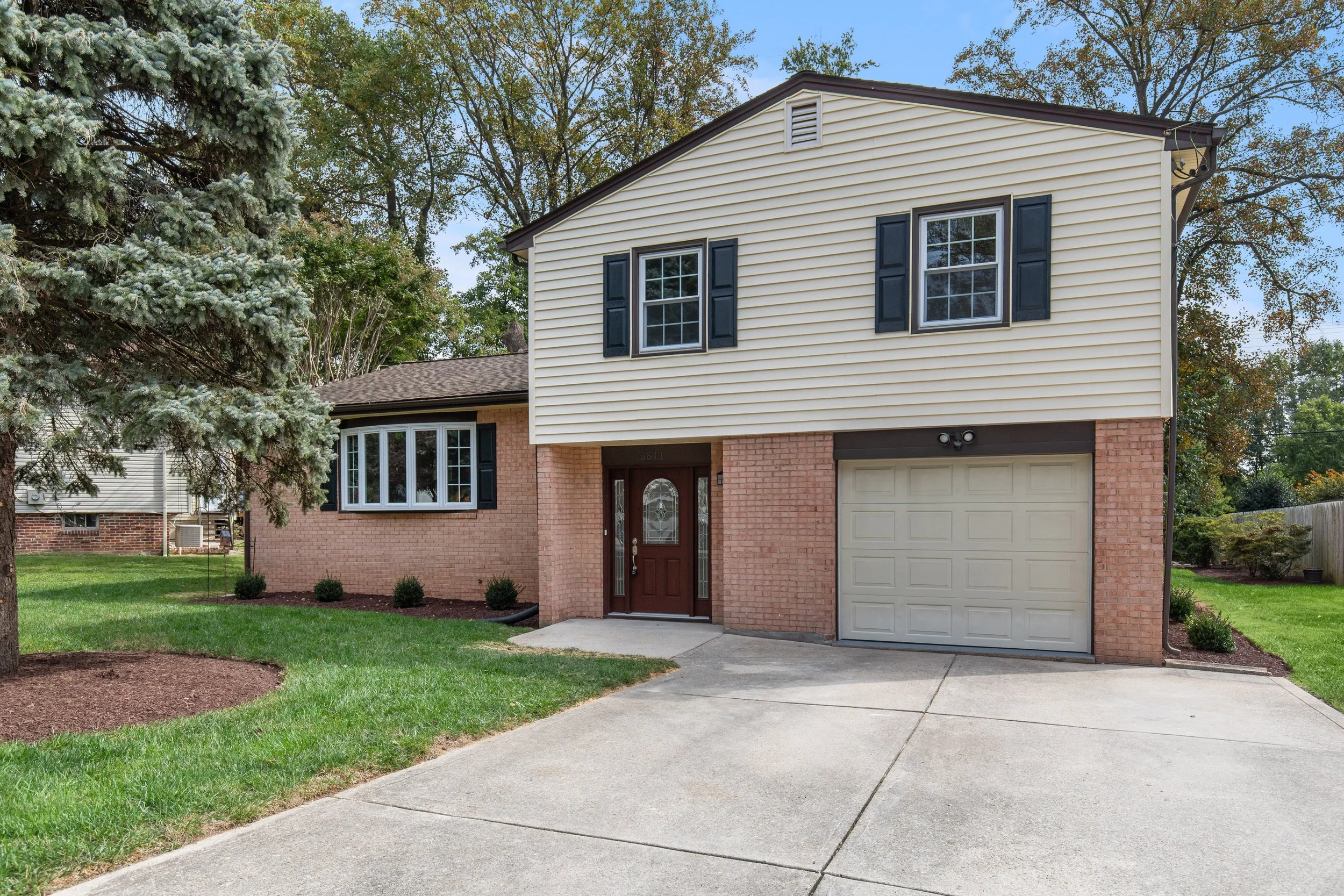 5811 King Arthur Way, Glenn Dale, MD Real Estate Photography Session