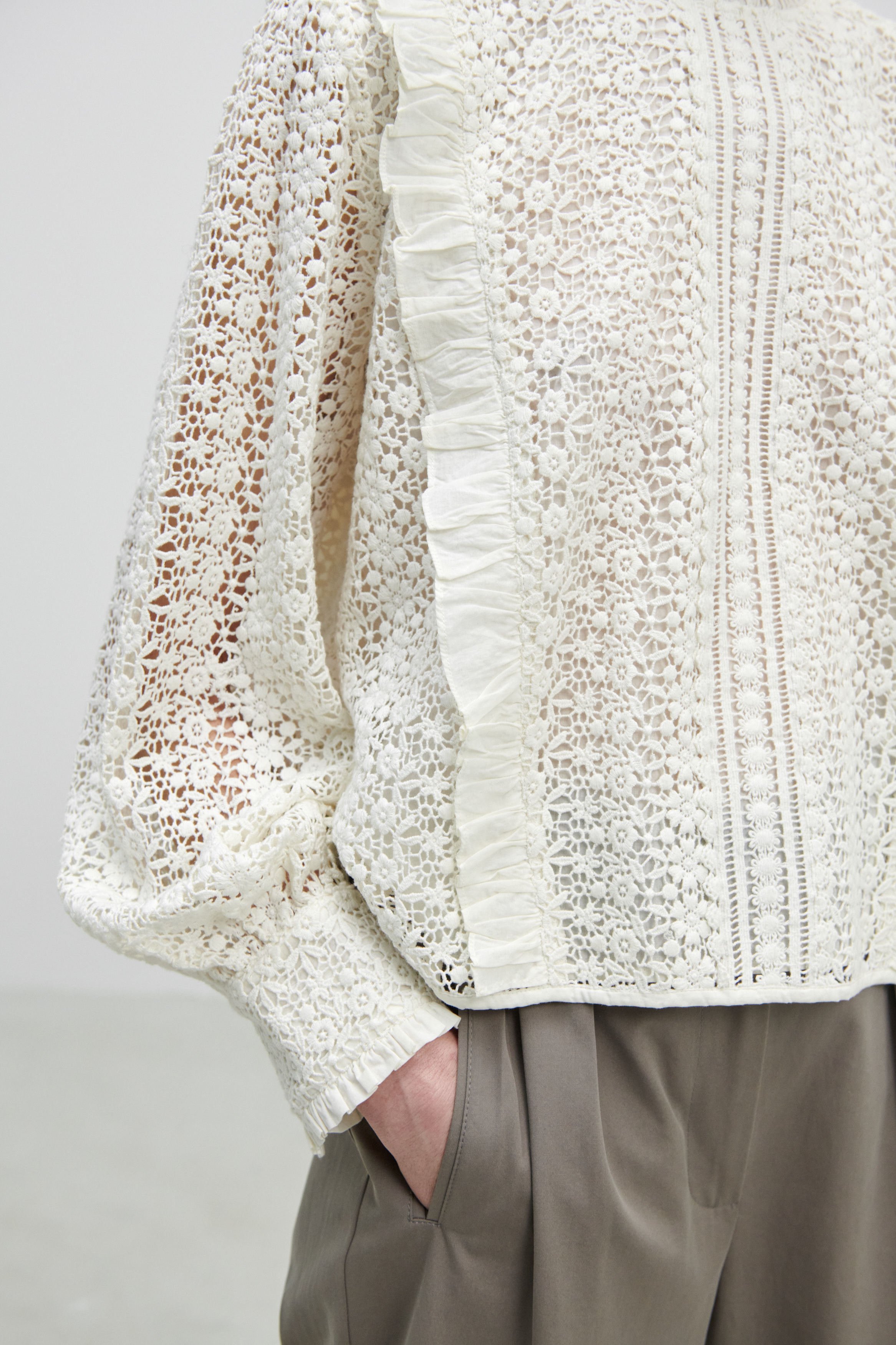 11SKALL_AW22_PHOEBE_BLOUSE_OFF_WHITE70016.jpg