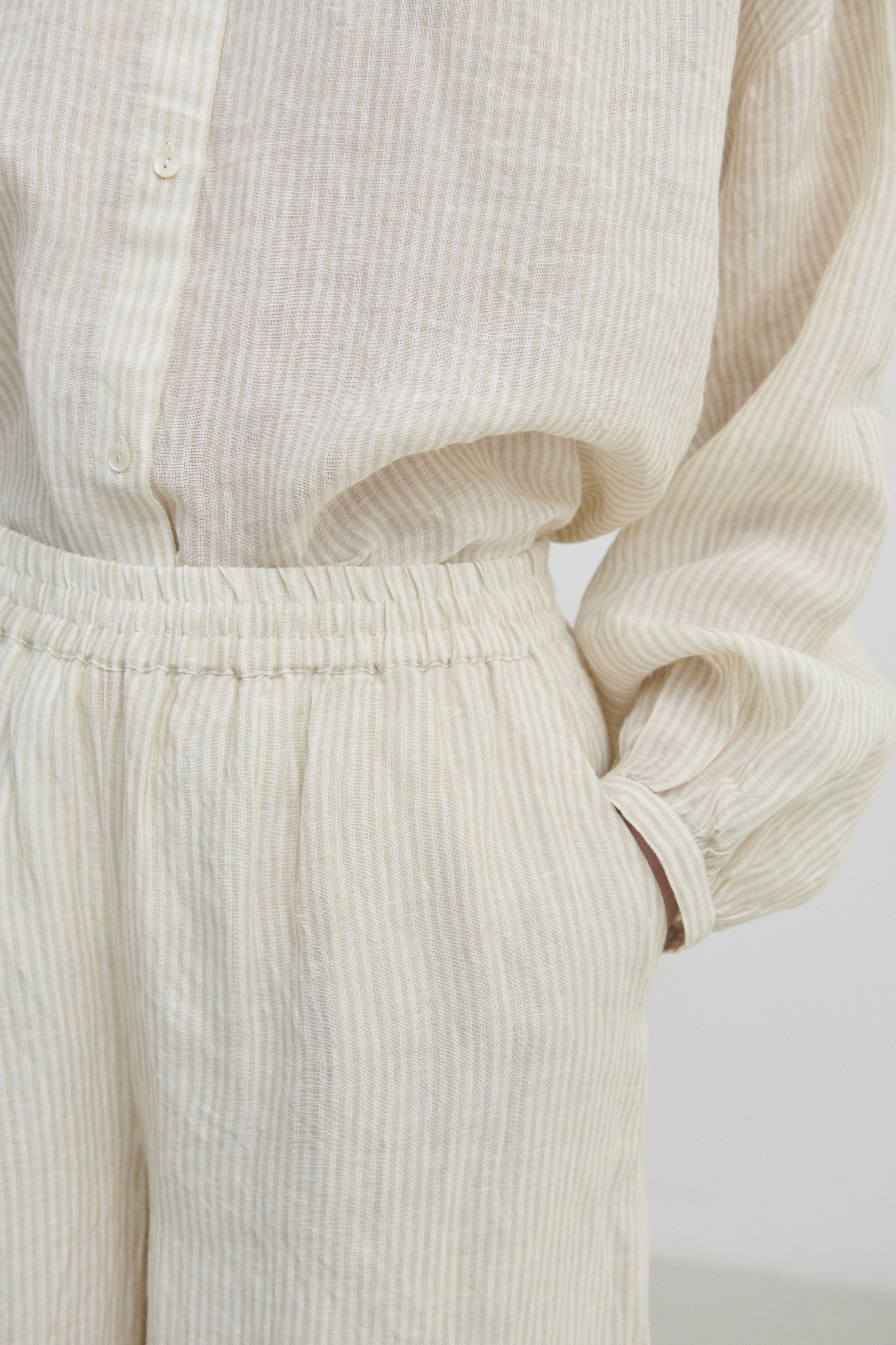 Skall_Holiday_SS22_Shorts_Linen Stripe9761.jpg