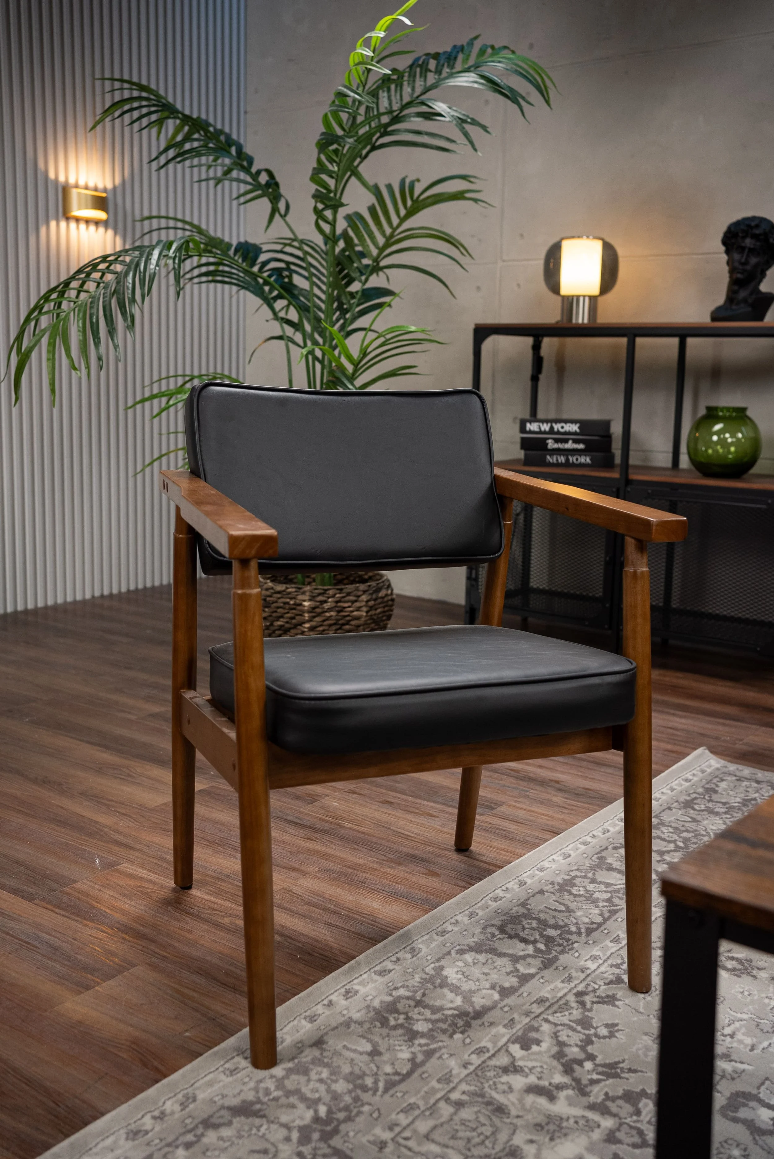 Set decorado para estudio de grabación de podcast y videopodcast profesional en México