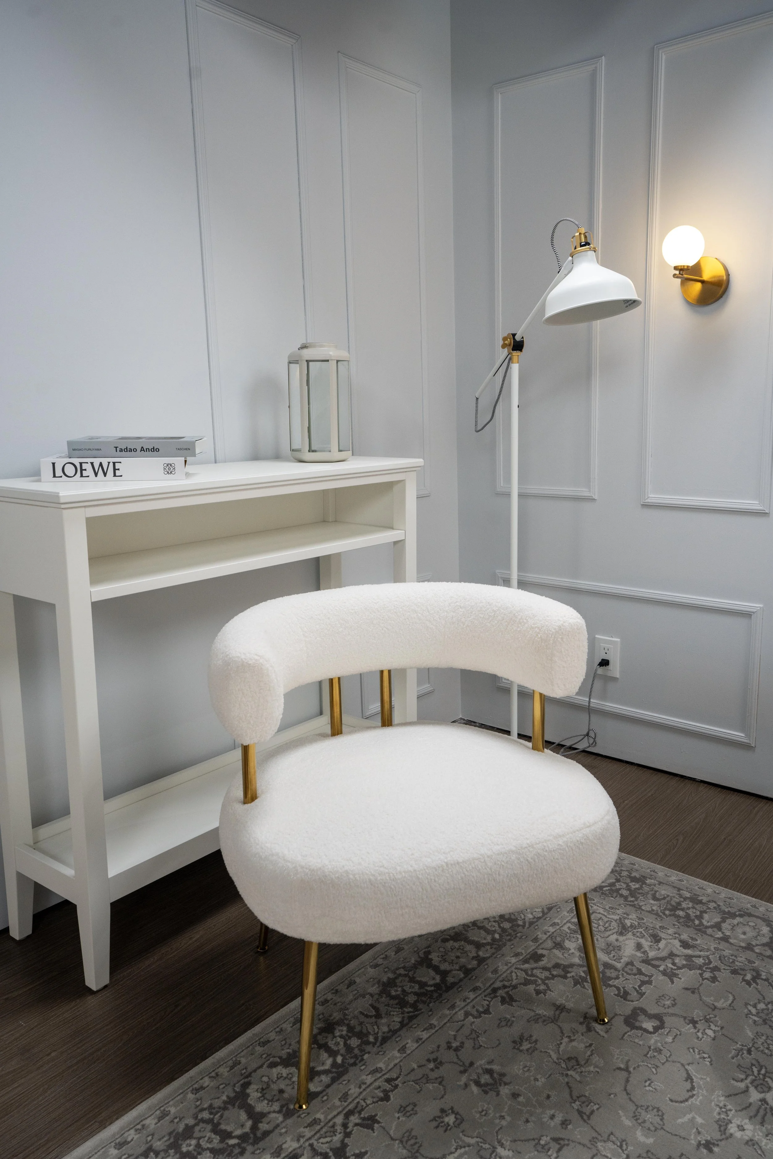 Set decorado para estudio de grabación de podcast y videopodcast profesional en México