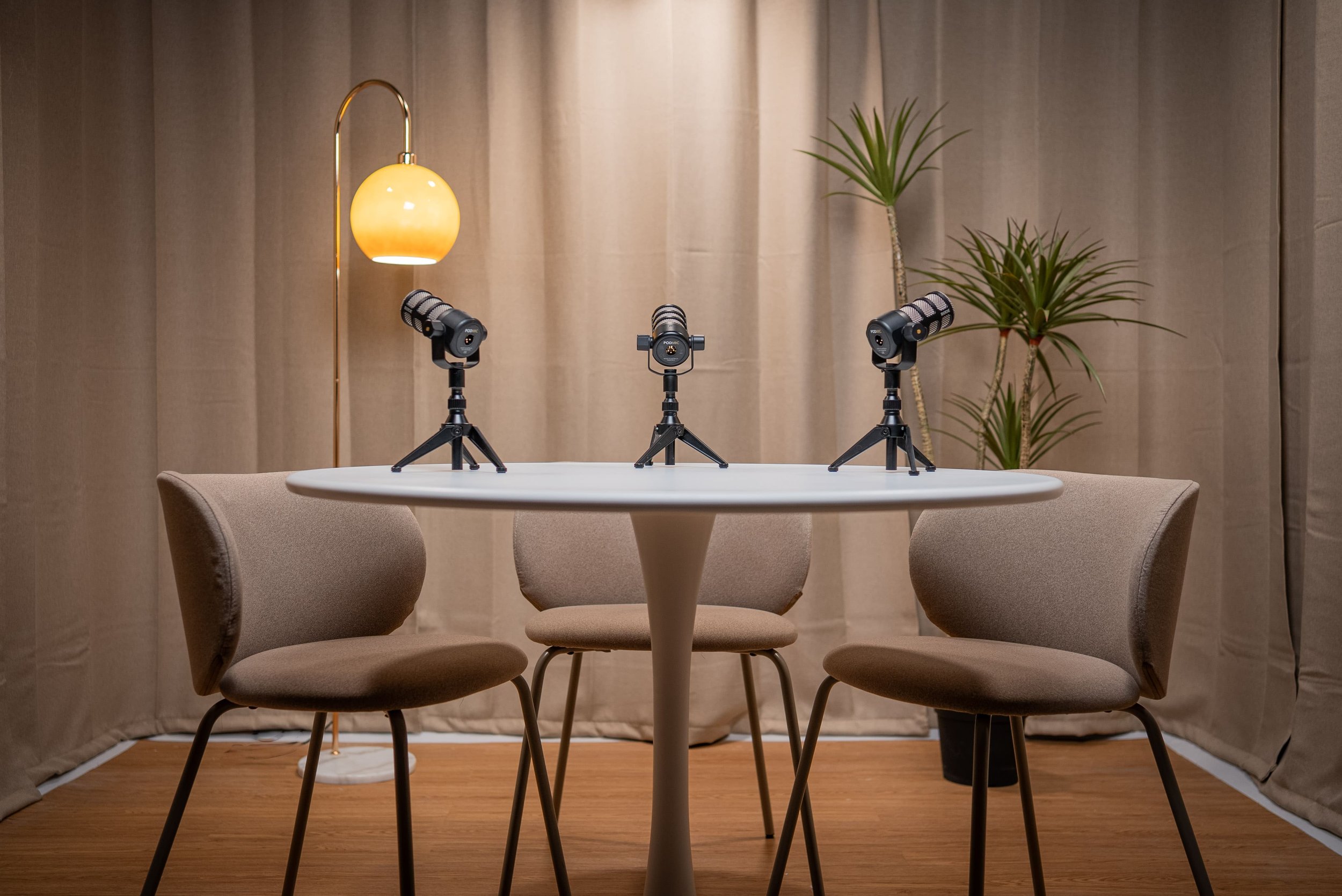 Shore Studio shorestudio mejor estudio para grabar podcast video cursos lugar para grabar Puebla Mexico CDMX ciudad de mexico renta grabar set decorado podcast studio estudio podcast