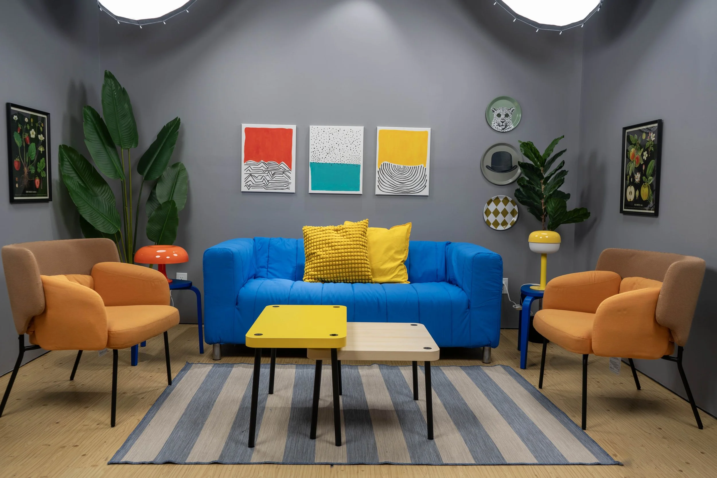 Set decorado para estudio de grabación de podcast y videopodcast profesional en México