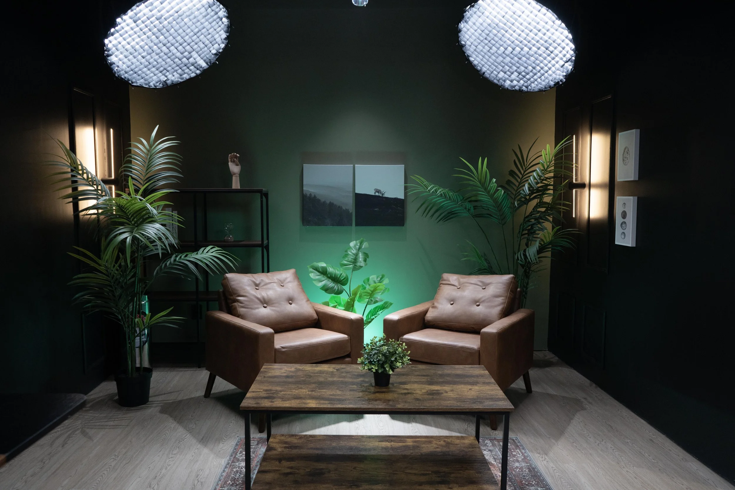 Set decorado para estudio de grabación de podcast y videopodcast profesional en México