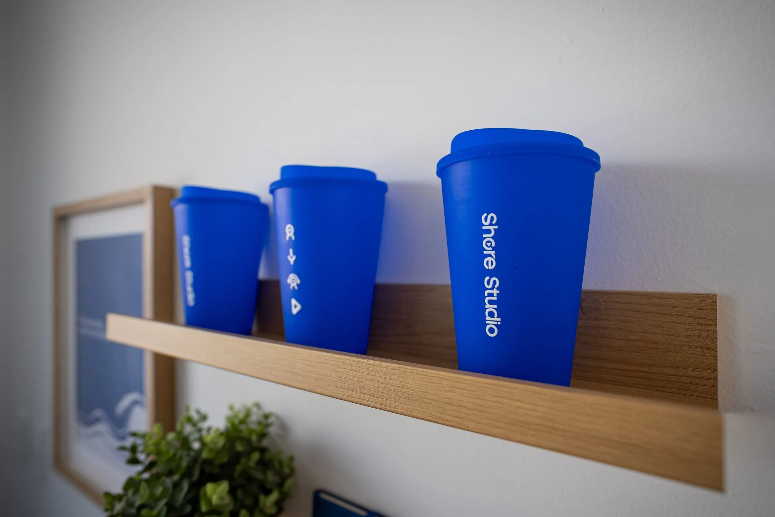 Set decorado para estudio de grabación de podcast y videopodcast profesional en México