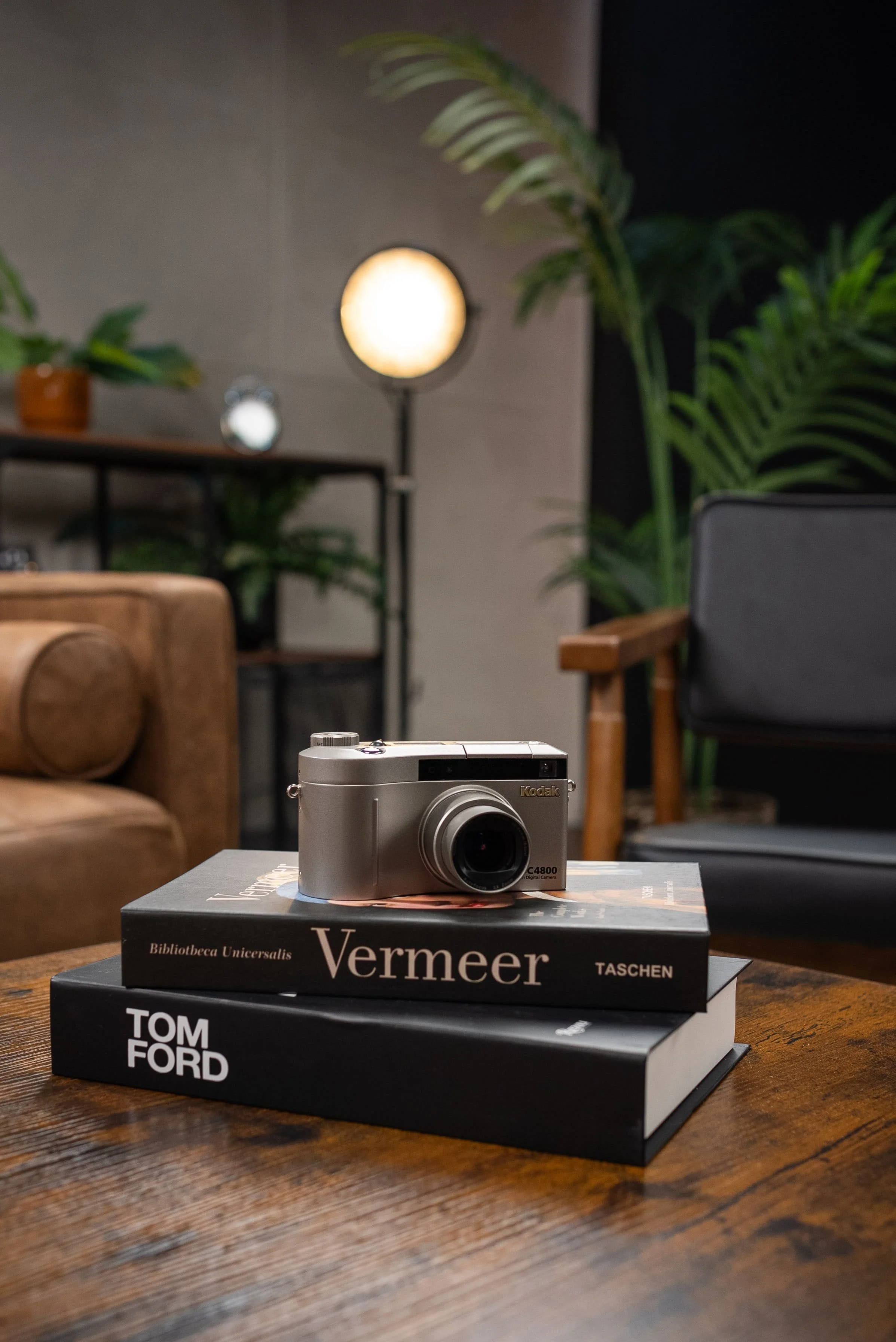 Set decorado para estudio de grabación de podcast y videopodcast profesional en México