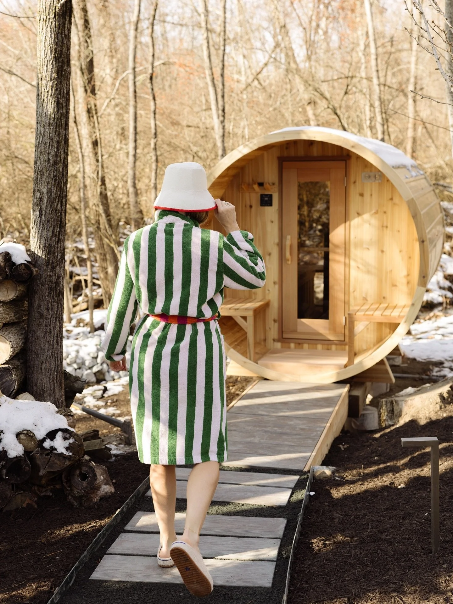 Walk the plank&hellip; straight into my favorite place to unwind.
Turns out the real treasure is good design, thoughtful placement, and a backyard that feels like a retreat.

Comment SAUNA for alllllll the details on my fave outdoor spot. 

What star