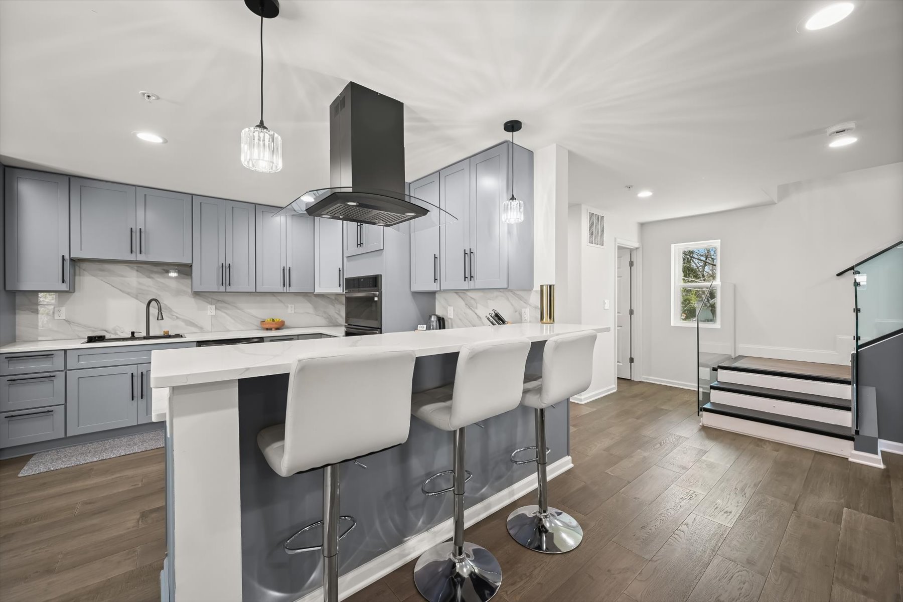 003-Eat-in Kitchen.jpg