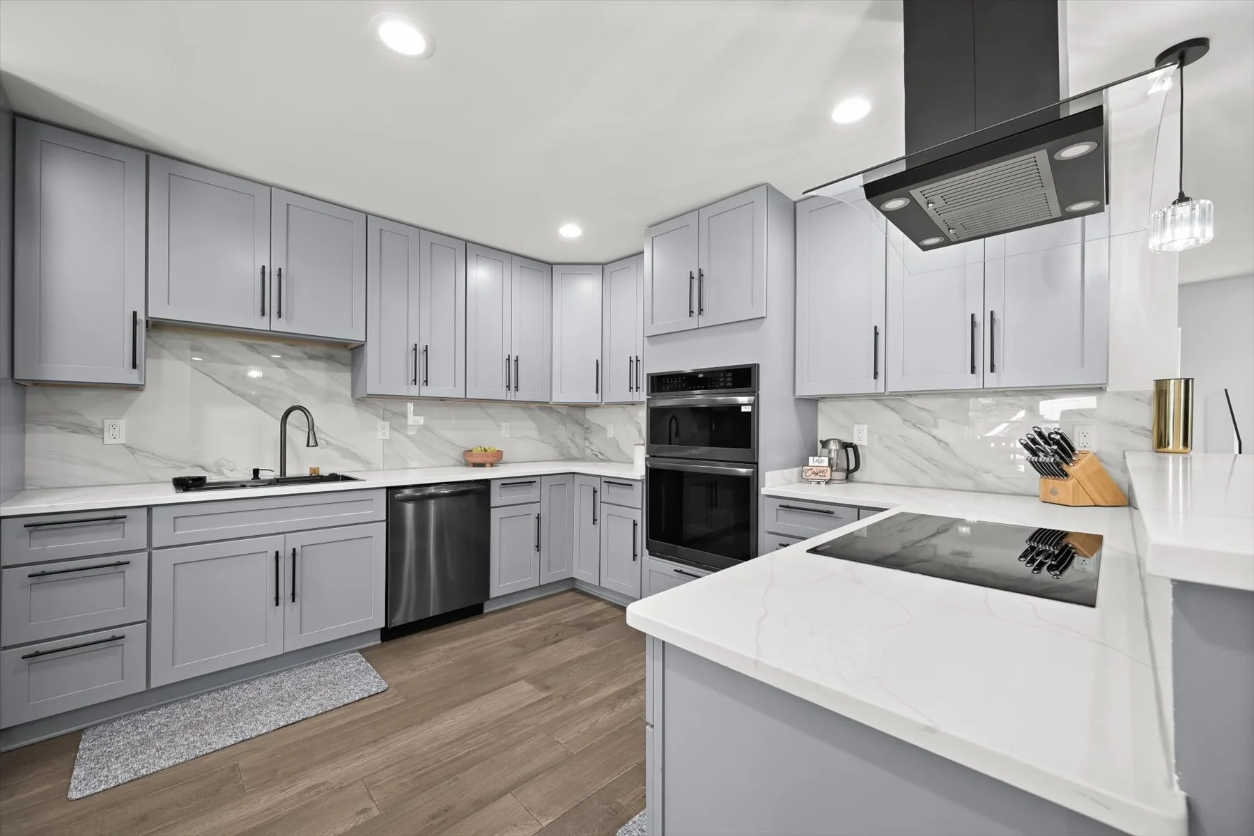 009-Eat-in Kitchen.jpg