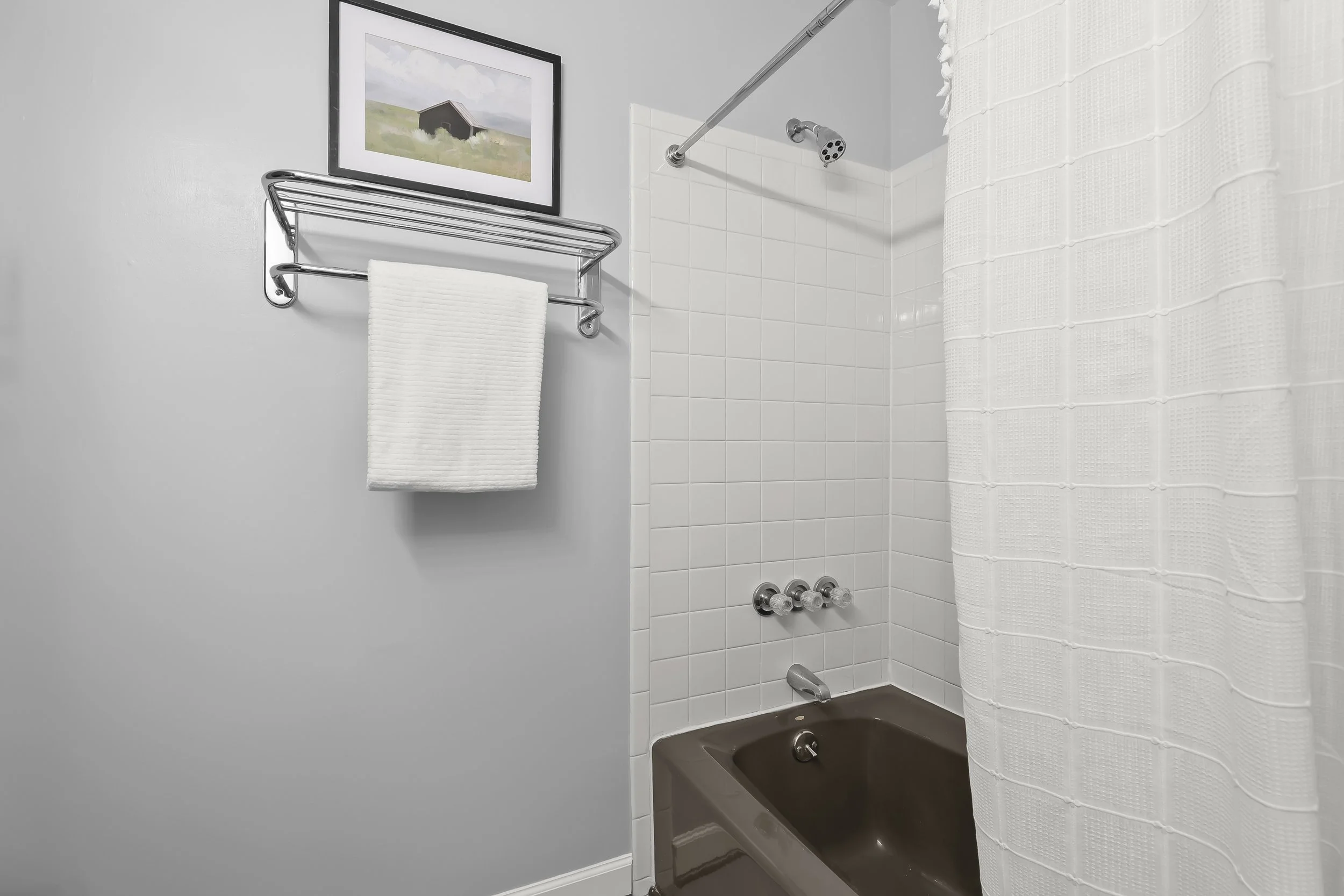 33-Hall bathroom.jpg