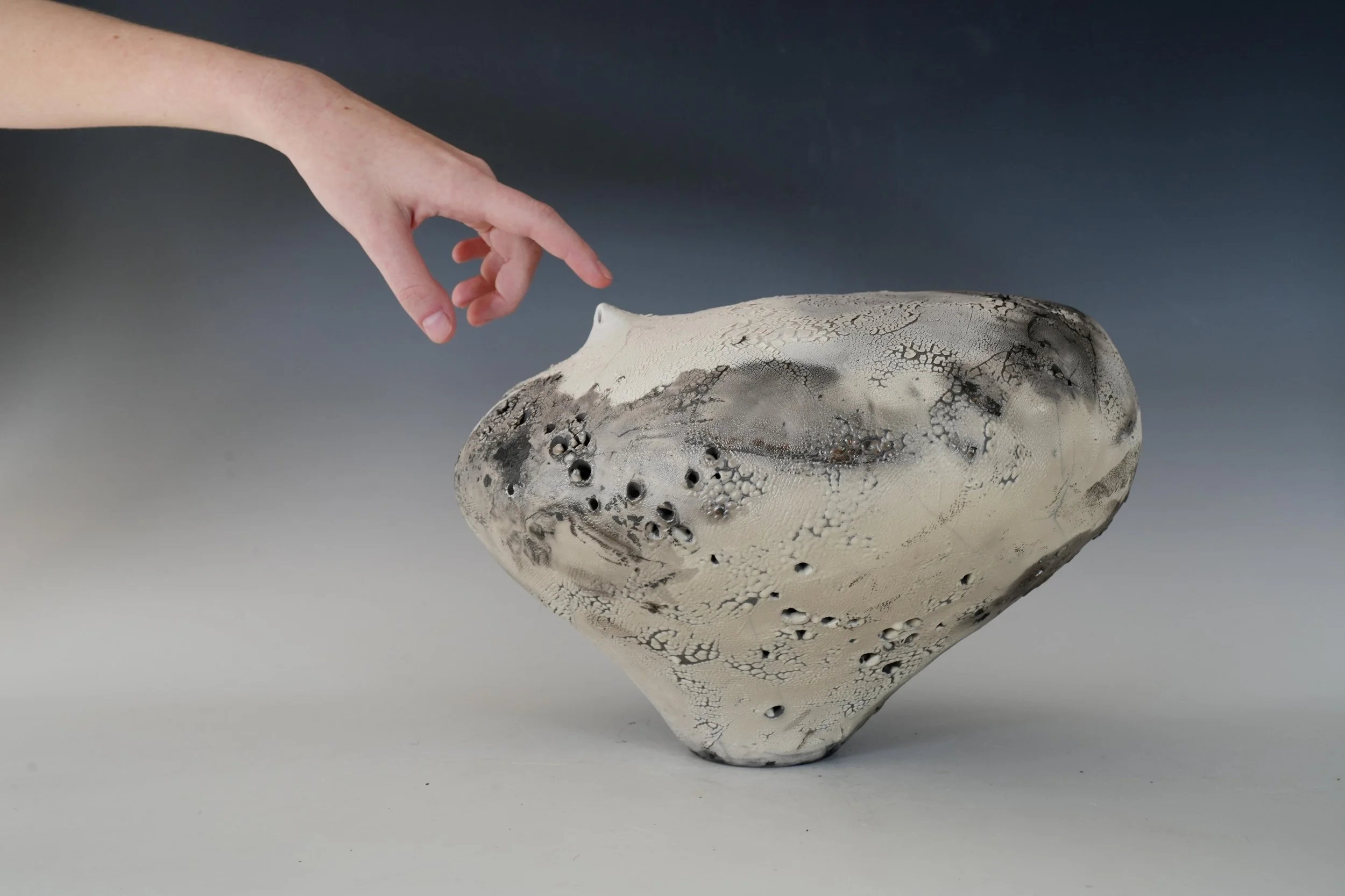 Ceramic Vessel "Echo of Moon River", Moon River Stone series